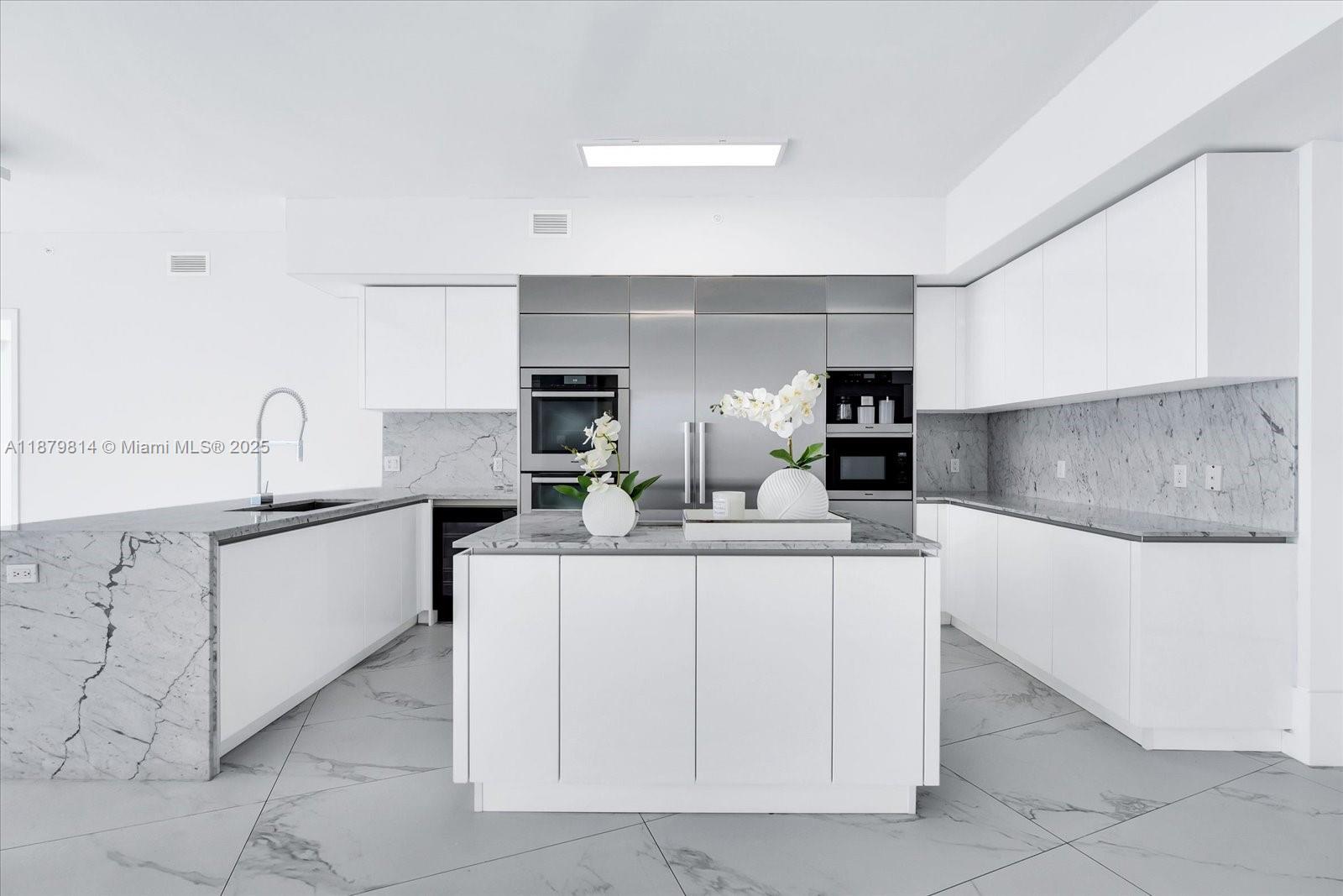 PRIVE CONDO - Residential