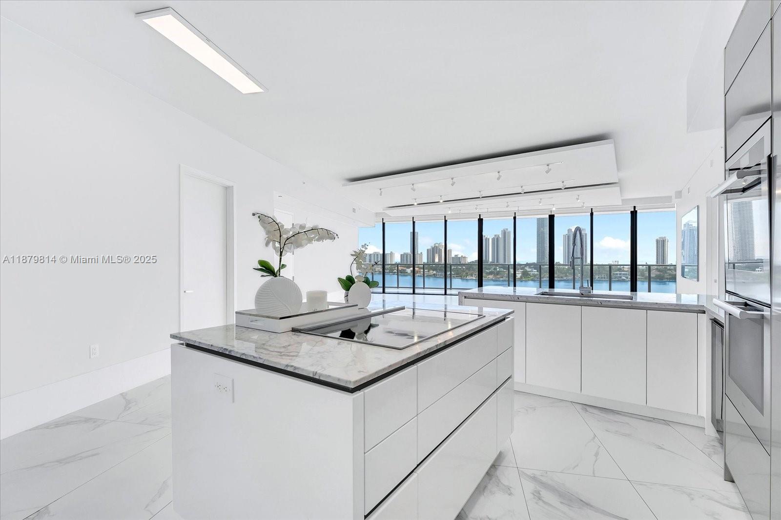 PRIVE CONDO - Residential