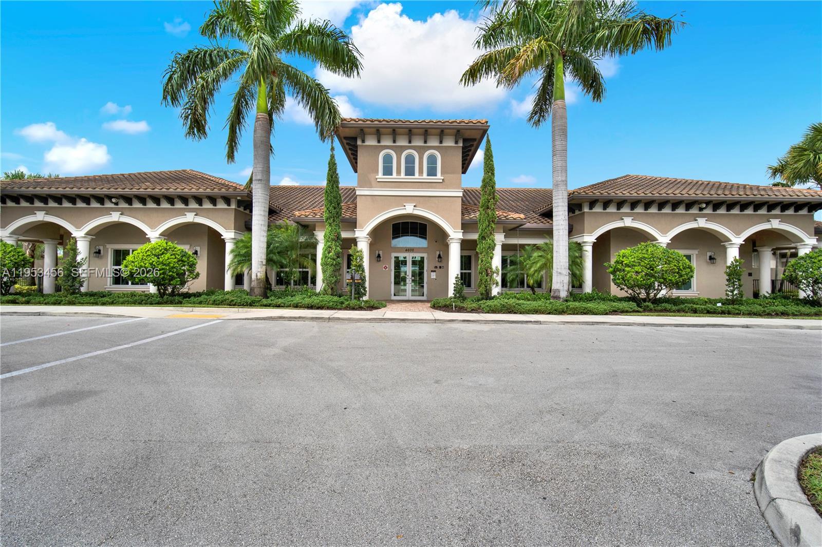 HILLCREST COUNTRY CLUB NO - Residential