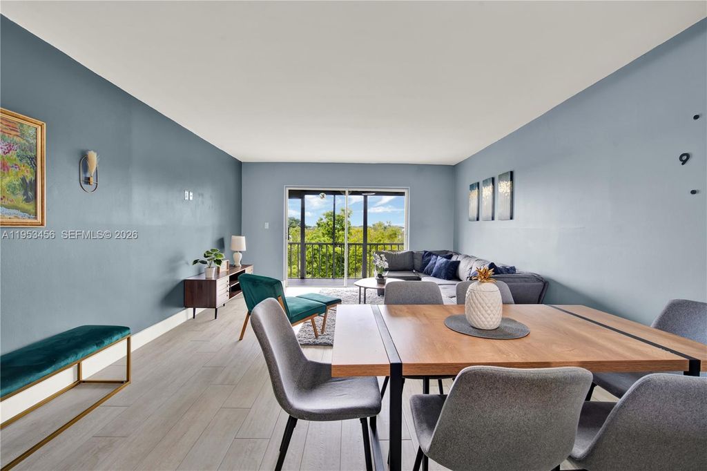 Photo of 950 Hillcrest Dr #414, Hollywood, FL 33021 (MLS # A11953456)