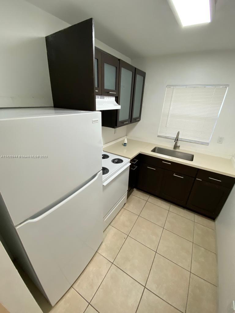 This is a recently updated 1-bedroom, 1-bathroom unit in a central location in Hollywood, conveniently close to downtown Hollywood. There's a shared laundry available on-site for your convenience. New stainless steel stove and microwave installed. 1 Assigned parking space and an additional one can be rented. It will not last! The property is professionally leased and managed by Management Miami. Many shopping centers, restaurants, and other amenities are nearby. The owner is motivated and open to offers. Rapid Approval!