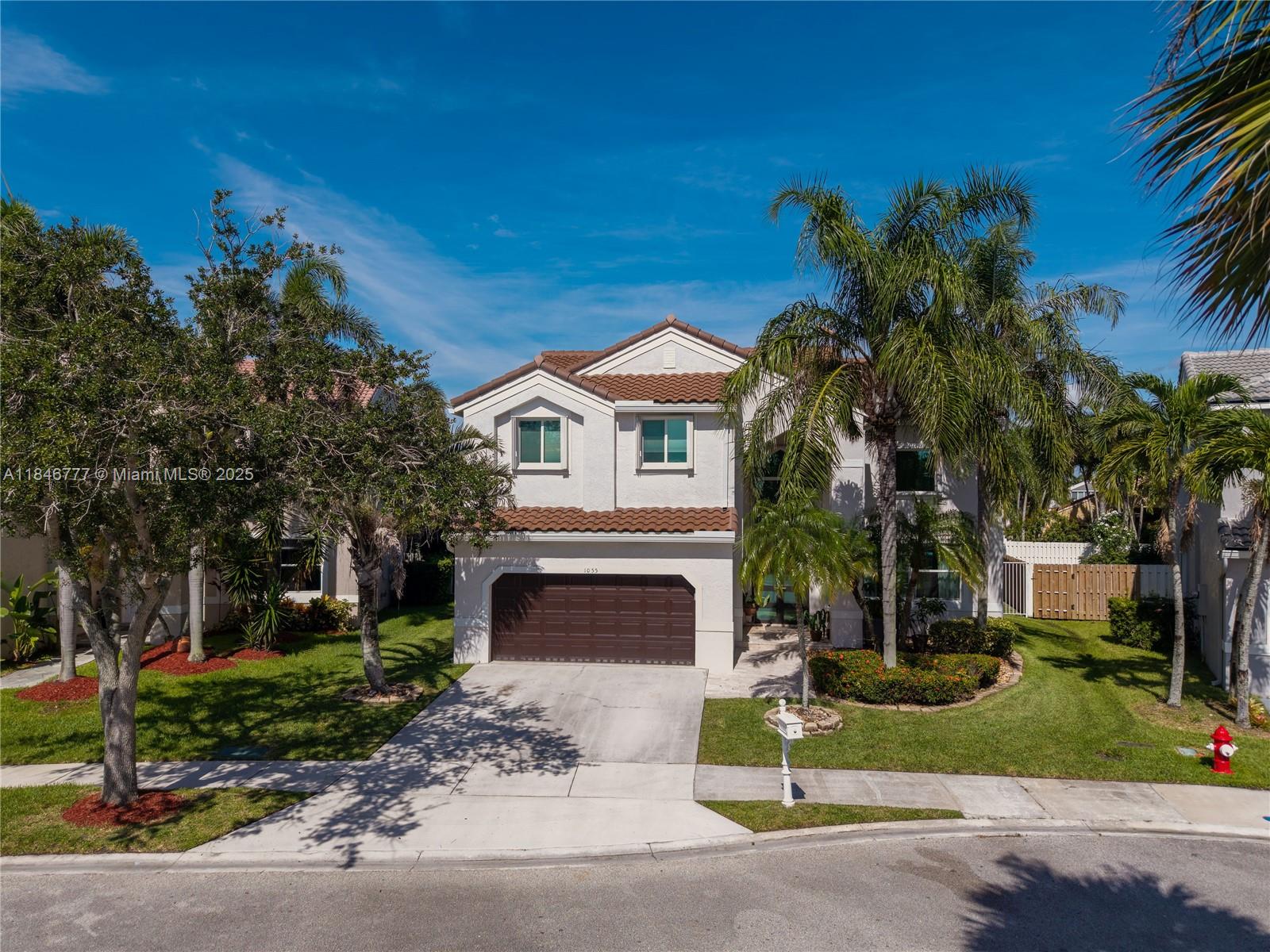 1055 Cedar Falls Dr, Weston, FL, 33327/$995,000 4 1055 Cedar Falls Dr