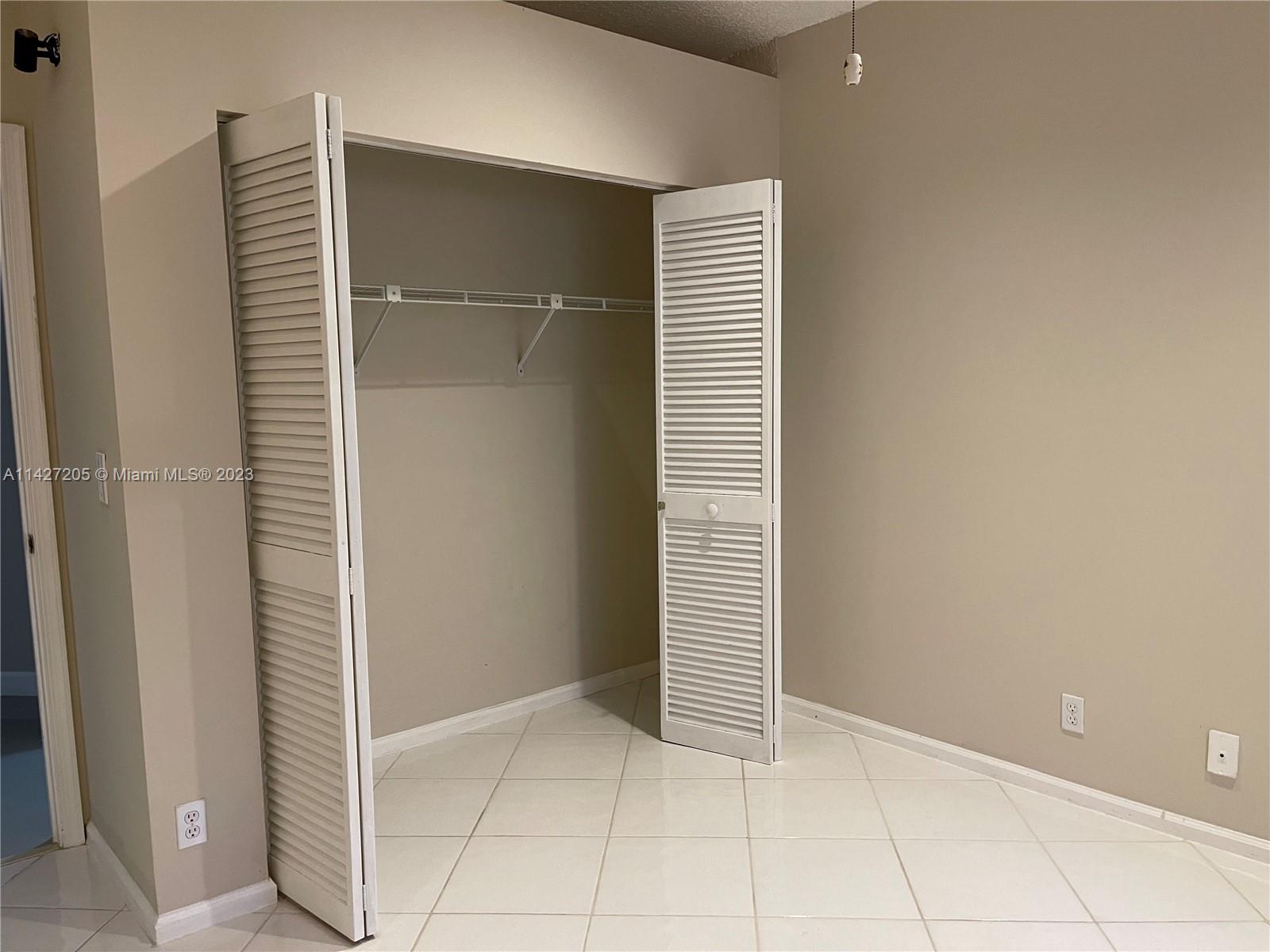 CENTRAL PARK LAKE - Residential Lease