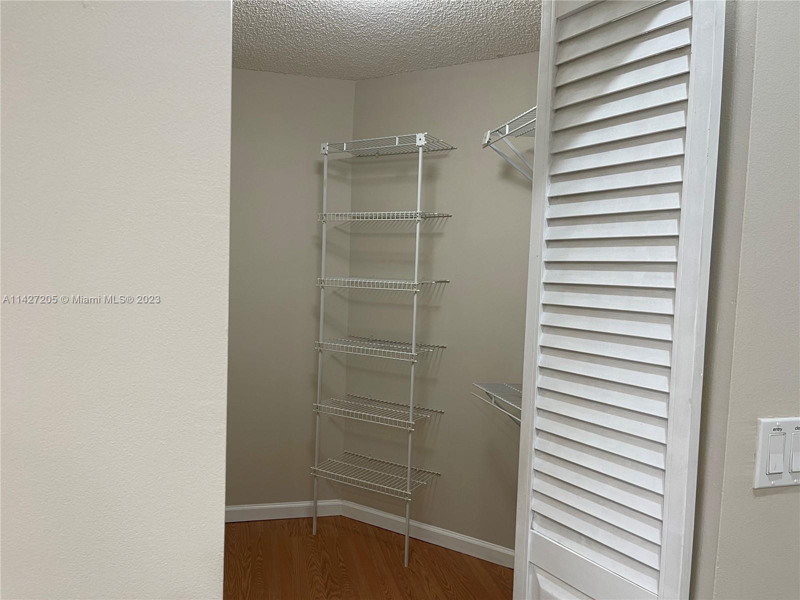 CENTRAL PARK LAKE - Residential Lease