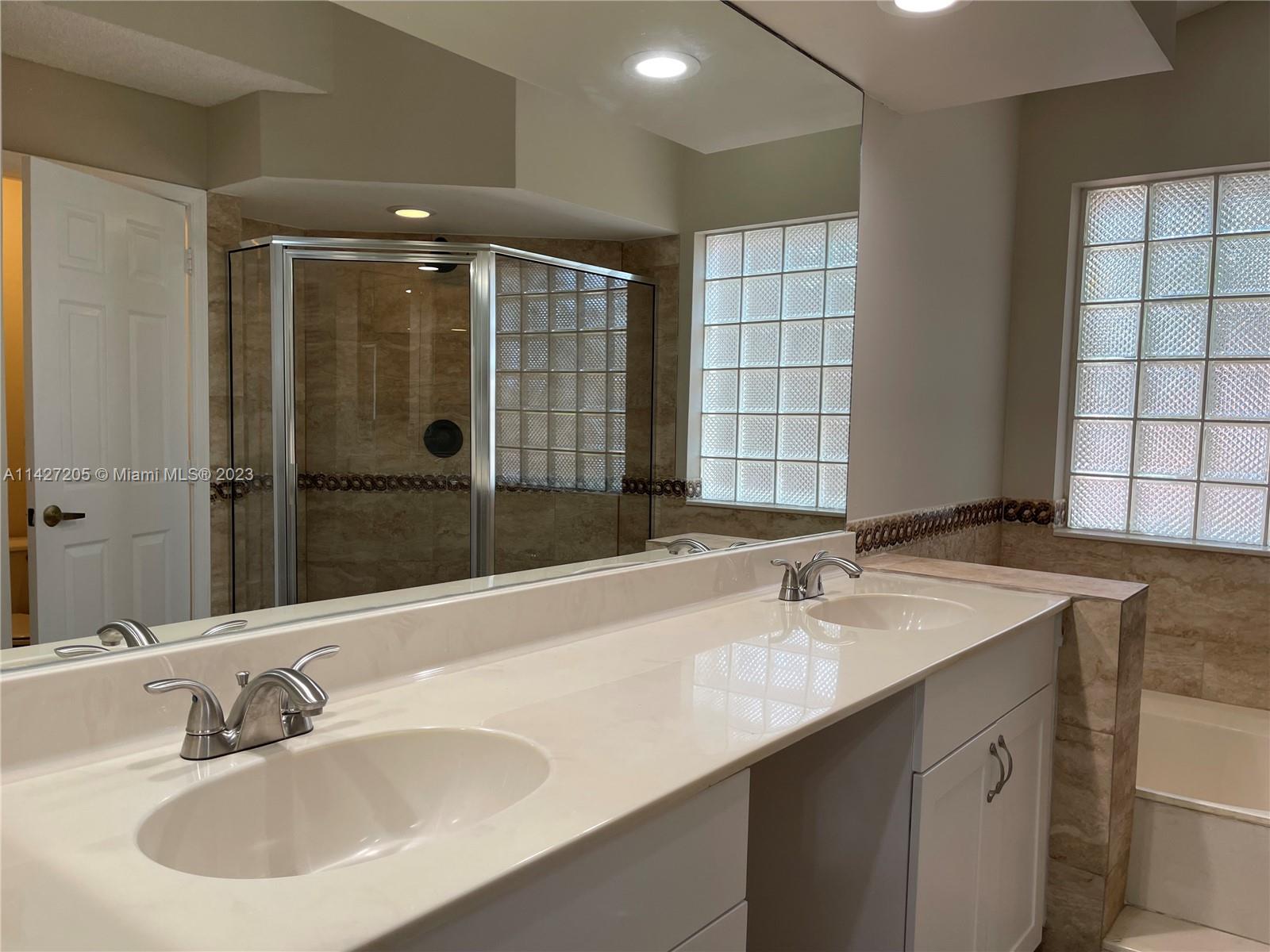 CENTRAL PARK LAKE - Residential Lease