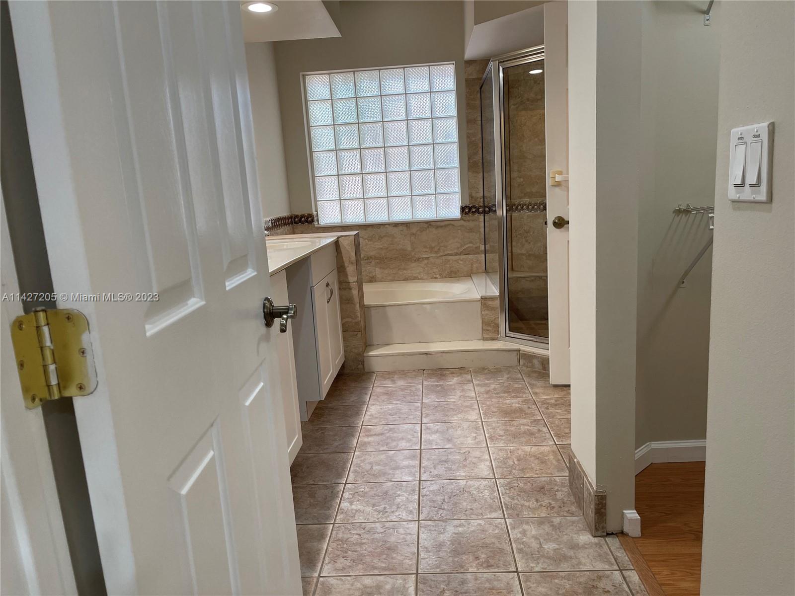 CENTRAL PARK LAKE - Residential Lease