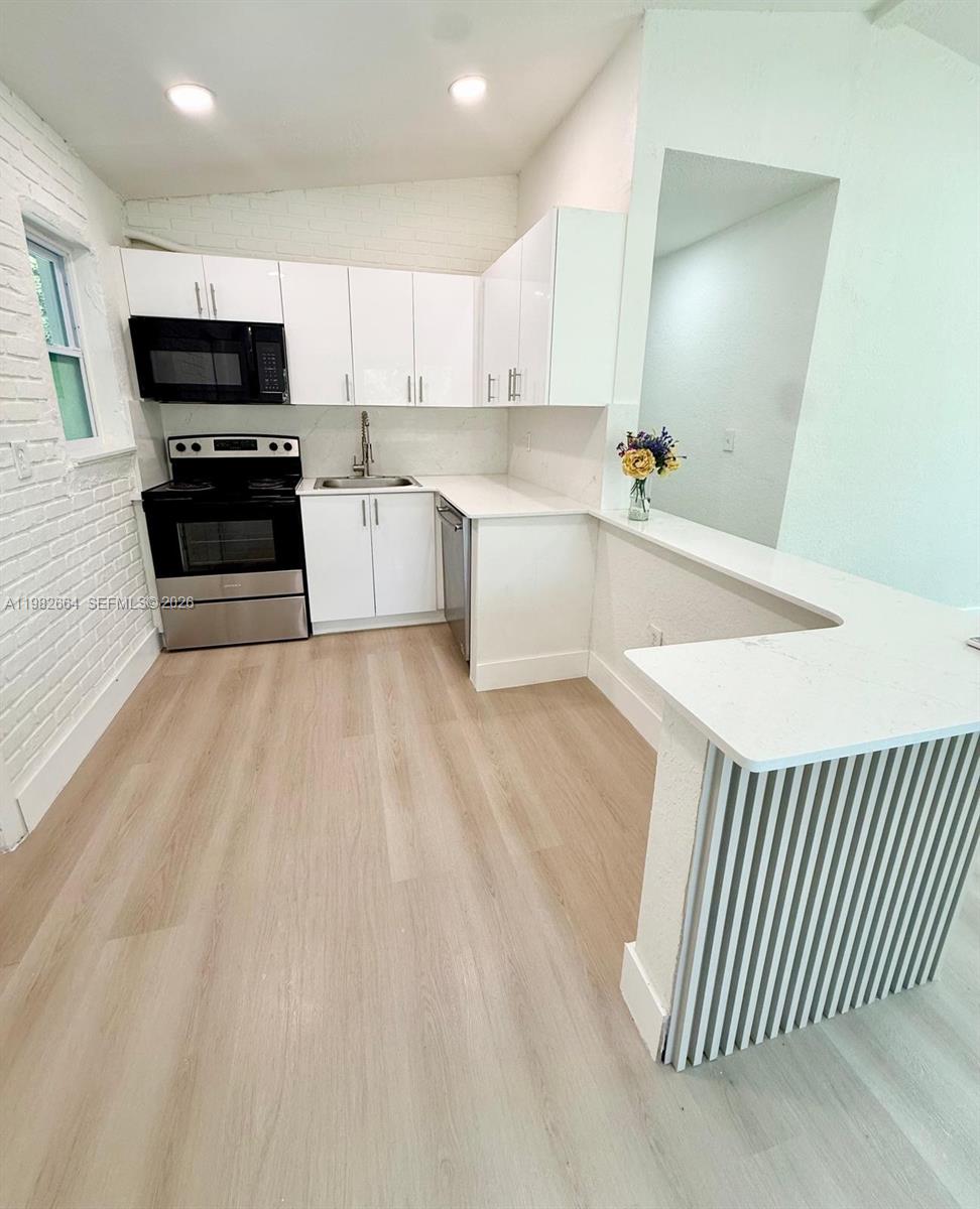 LAUDERDALE MANORS RESUB O - Residential