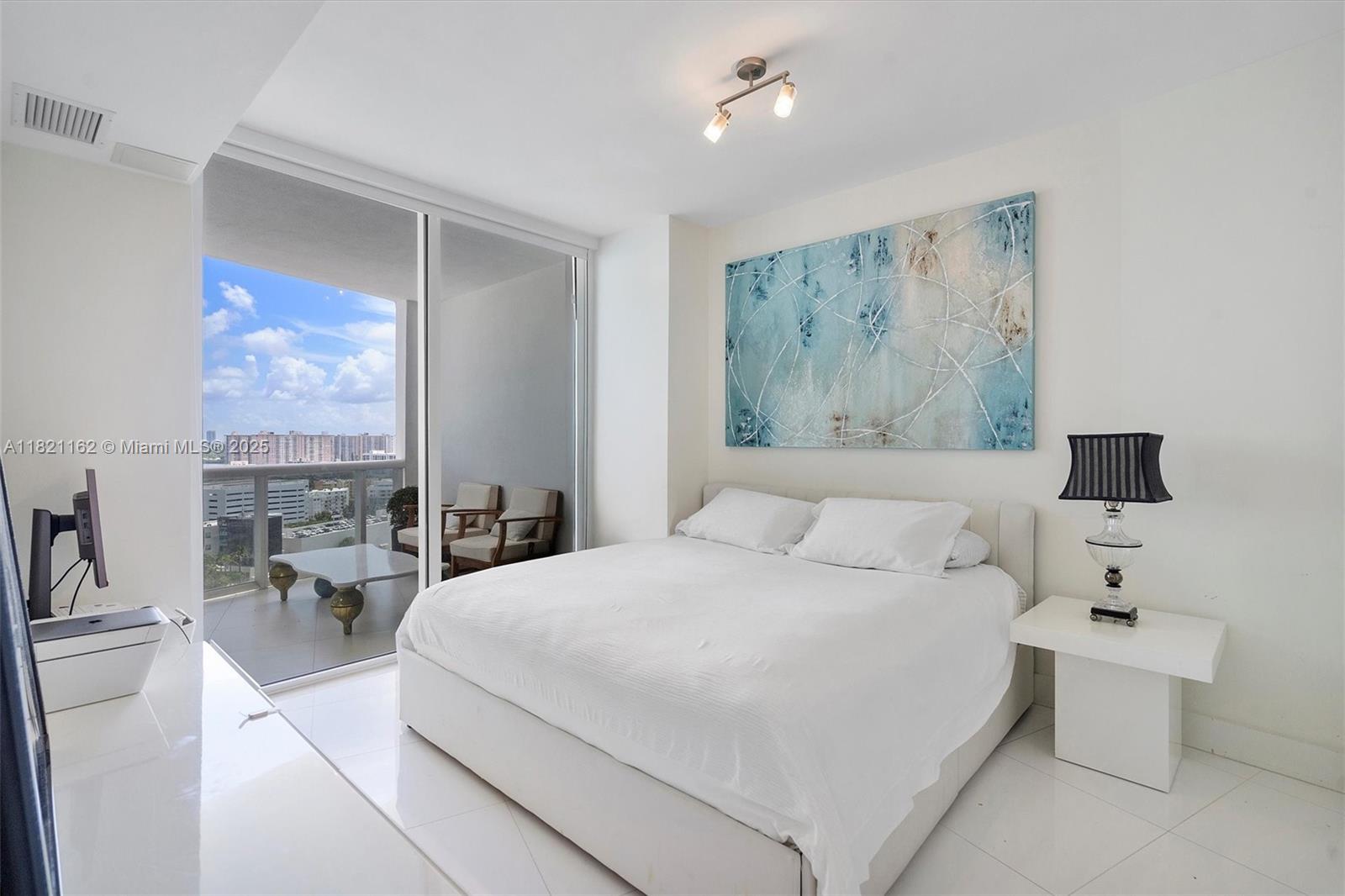 18201 Collins Ave 2008