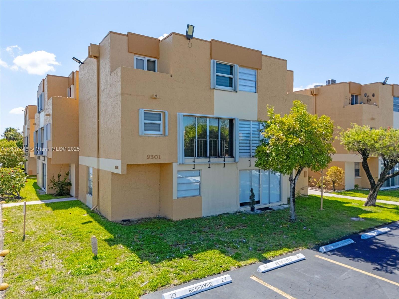 9301 Sw 4th St 110D, Miami, Broward County, Florida - 2 Bedrooms  
1 Bathrooms - 