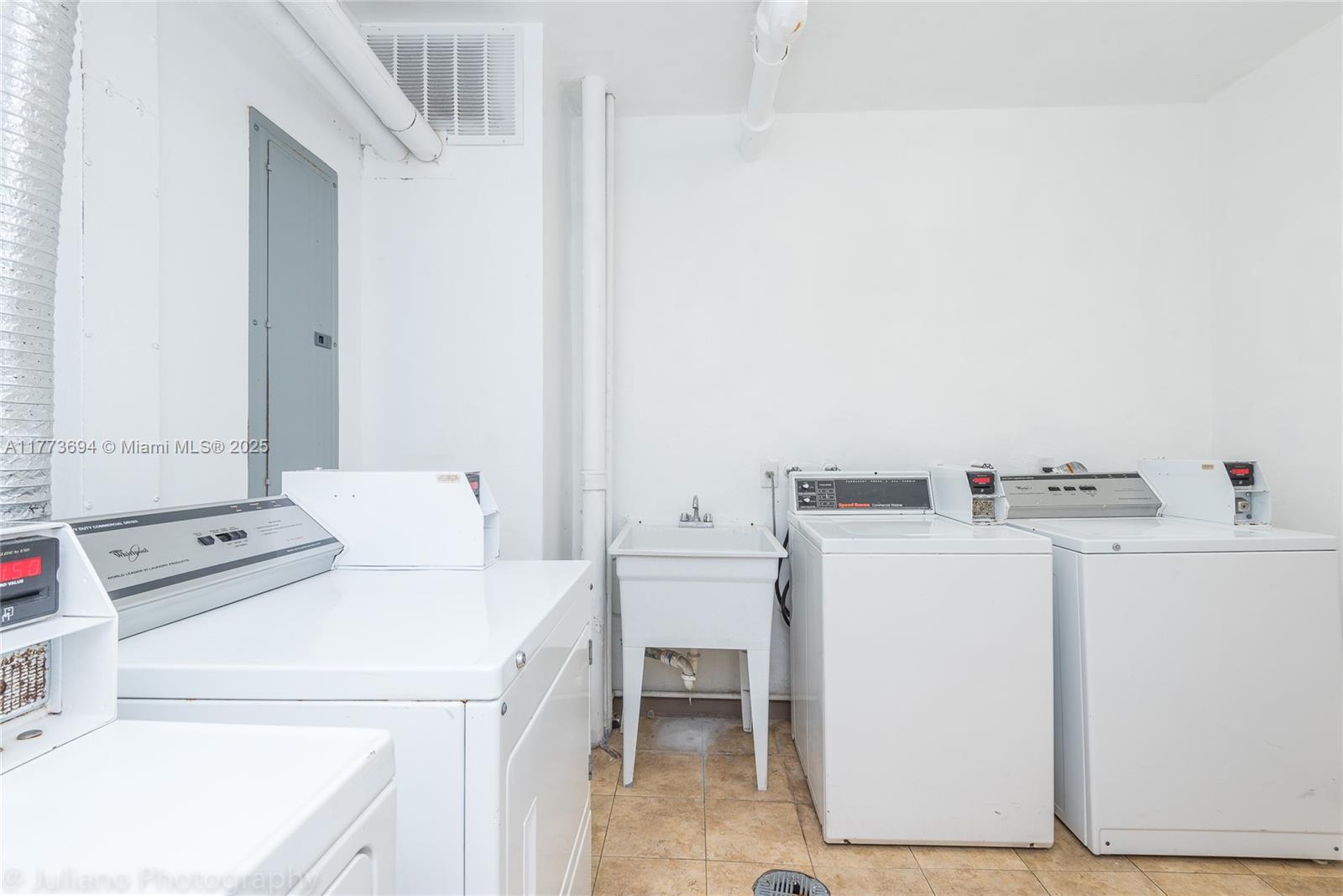 ALEXANDER TOWERS CONDO - Residential Lease