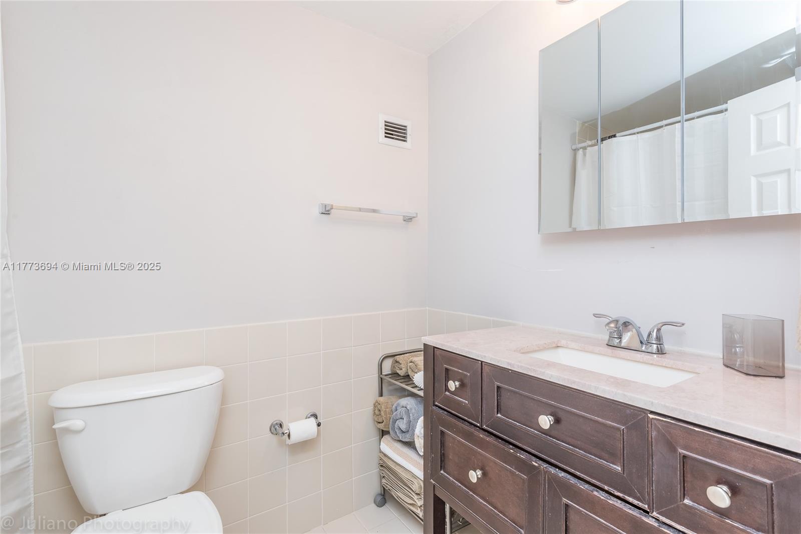 ALEXANDER TOWERS CONDO - Residential Lease