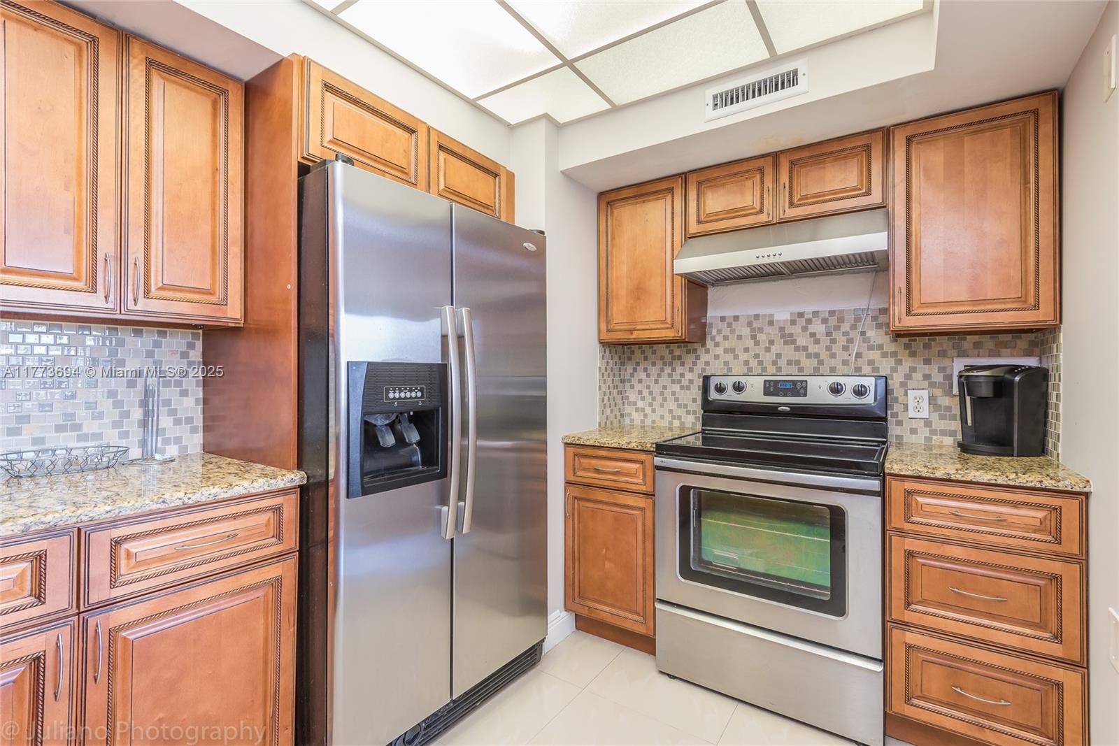 ALEXANDER TOWERS CONDO - Residential Lease