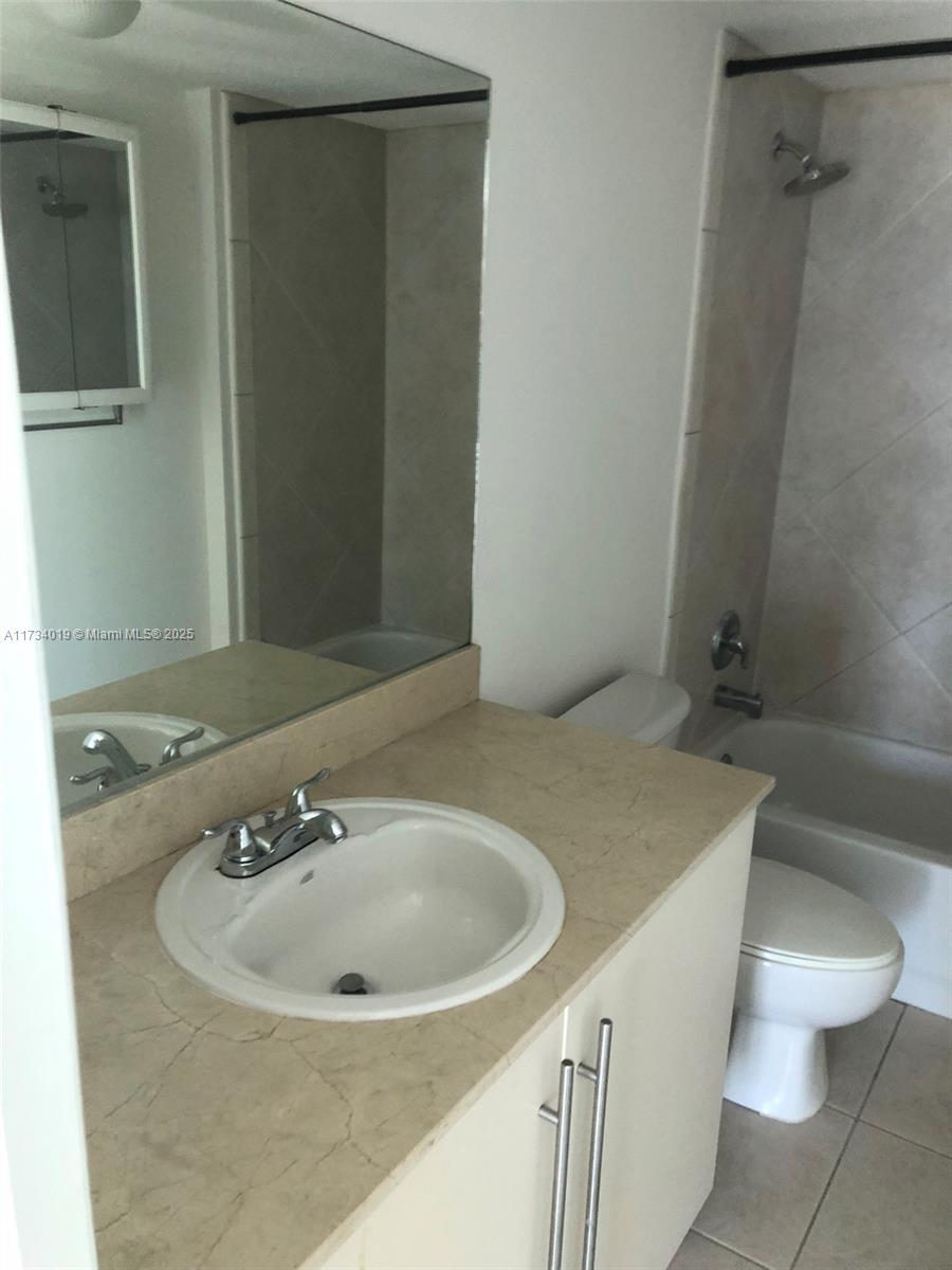 7600 Collins Ave 1008