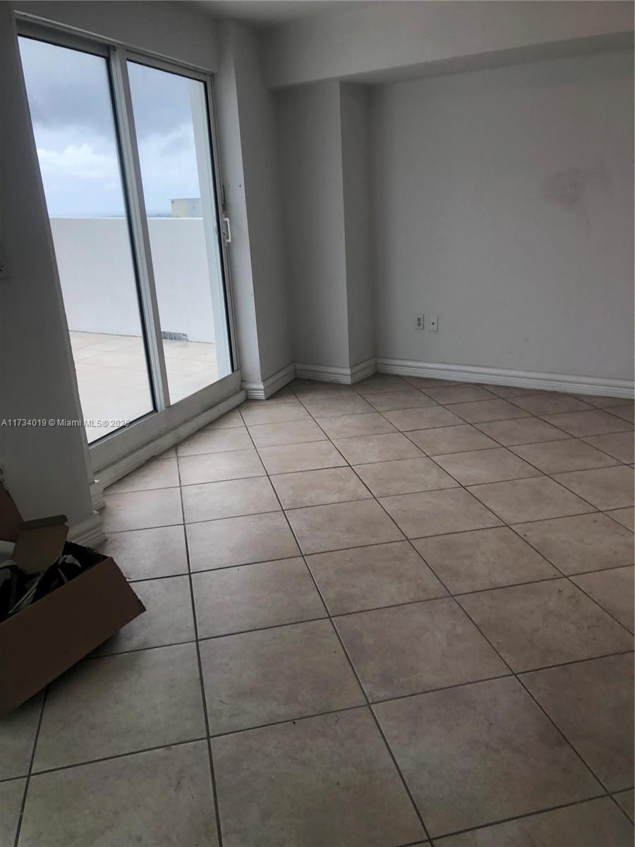 7600 Collins Ave 1008