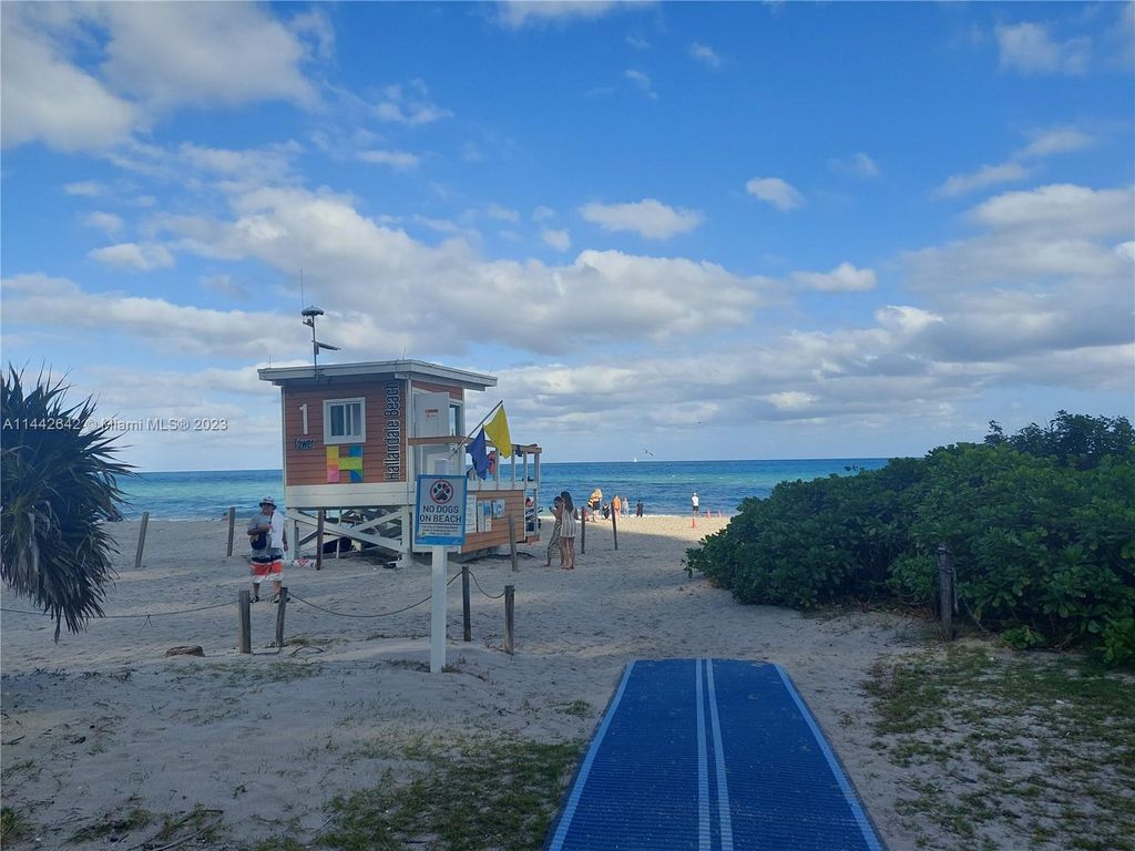 Photo of 233 NE 14th Ave #105, Hallandale Beach, FL 33009 (MLS # A11442642)