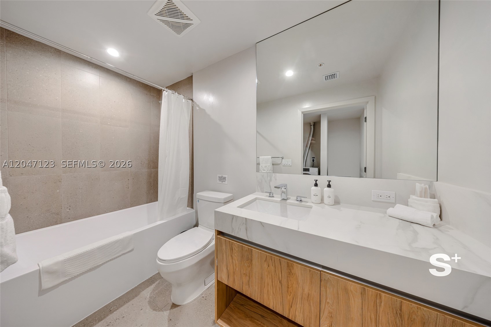 11 NE 6th St 2307