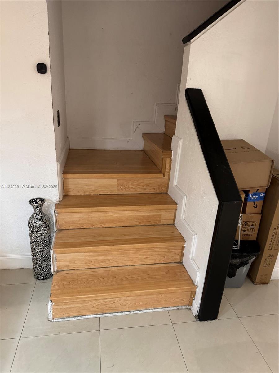 COUNTRY CLUB VILLAS TH CO - Residential