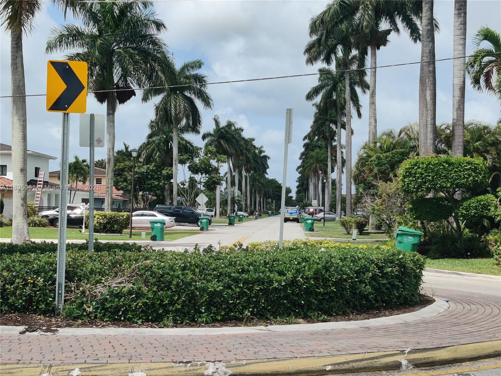 COUNTRY CLUB VILLAS TH CO - Residential