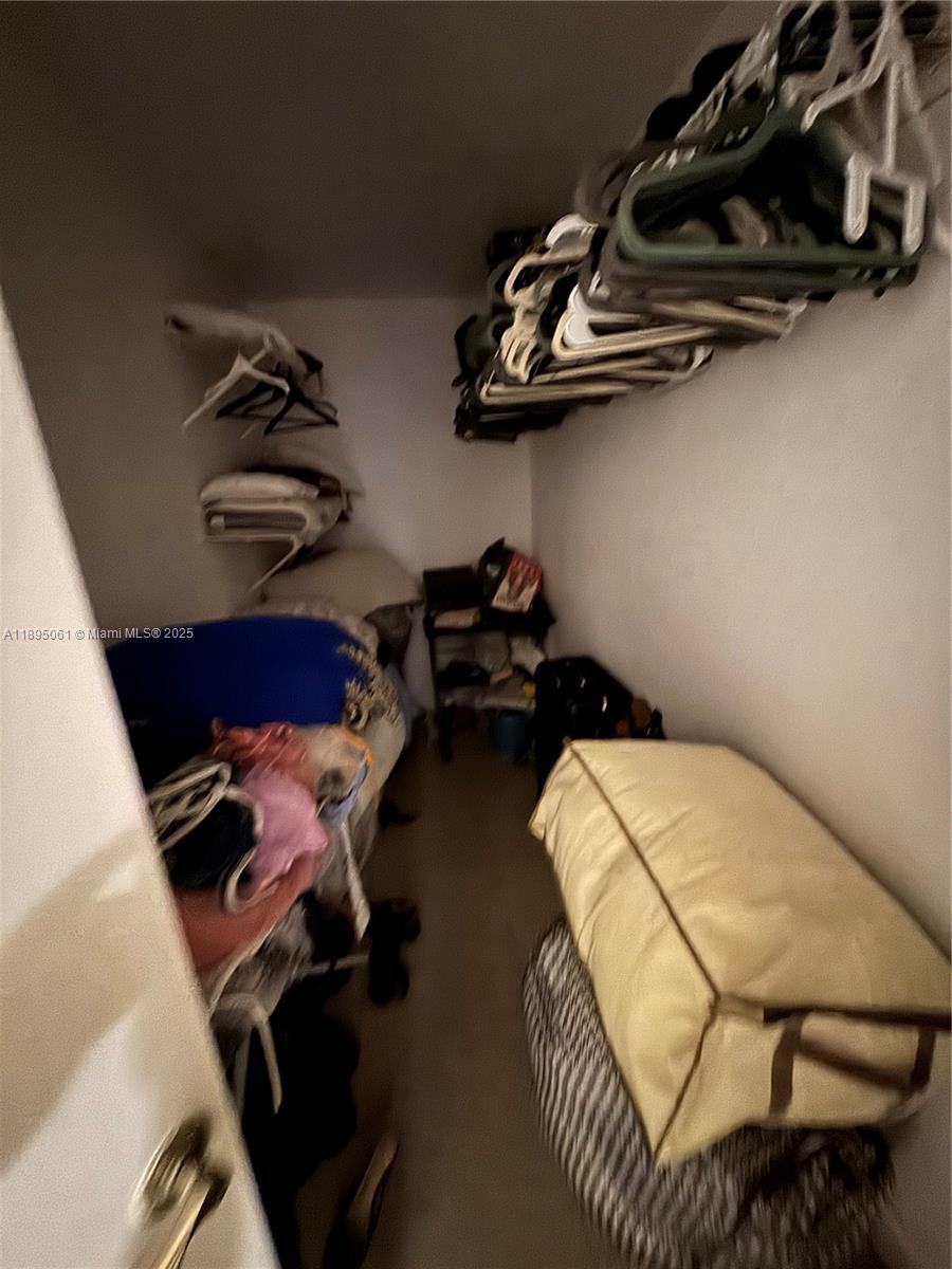 COUNTRY CLUB VILLAS TH CO - Residential