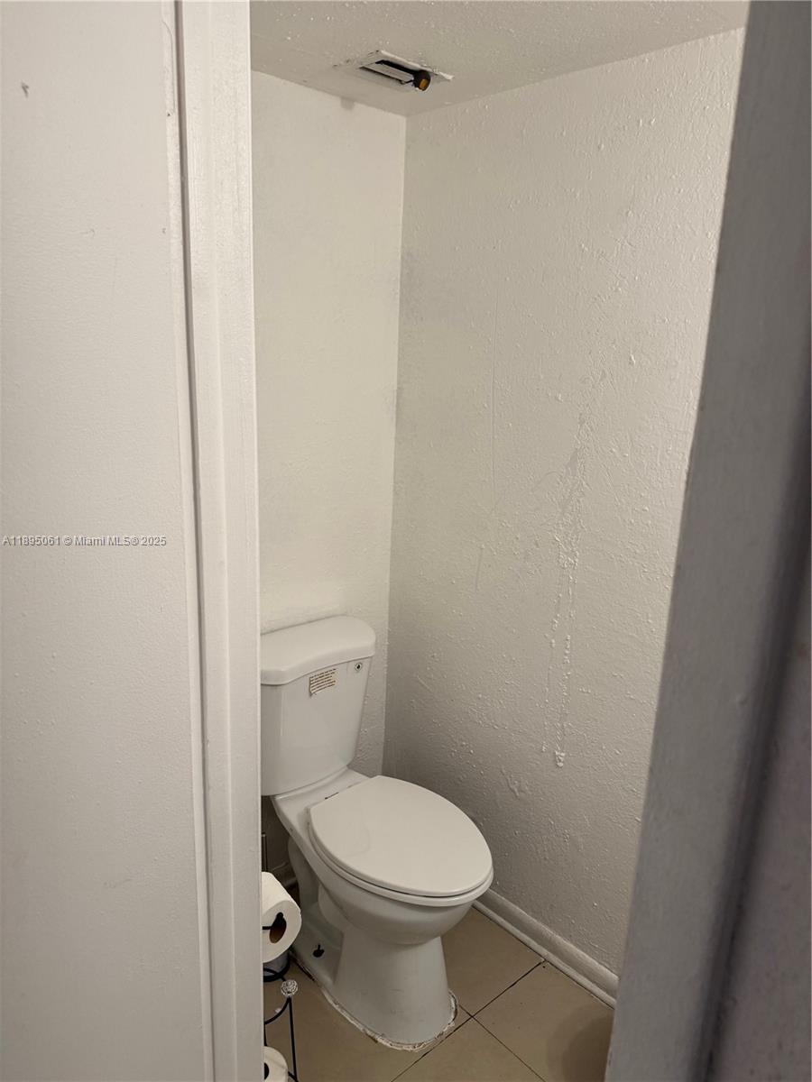 COUNTRY CLUB VILLAS TH CO - Residential