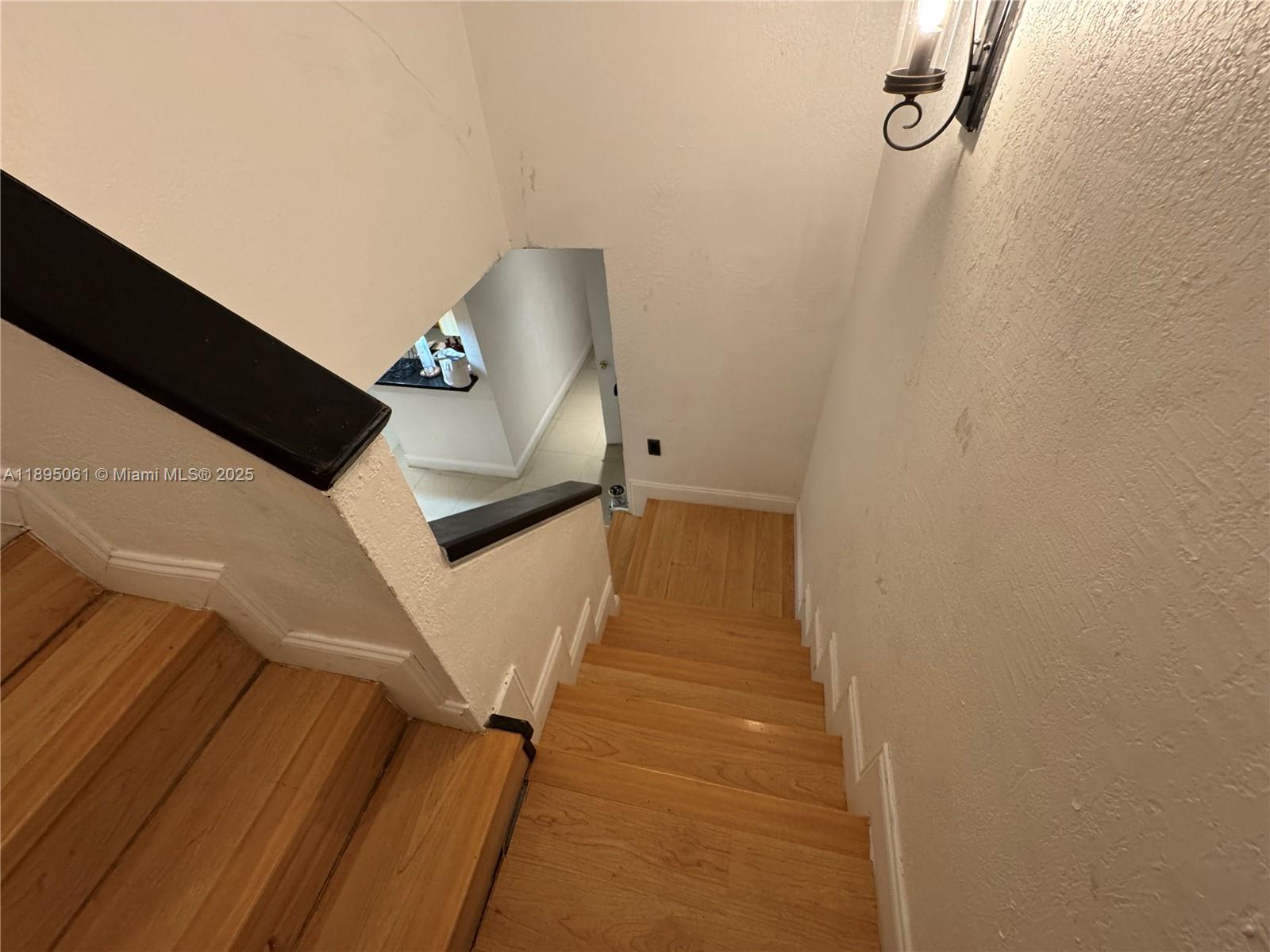 COUNTRY CLUB VILLAS TH CO - Residential