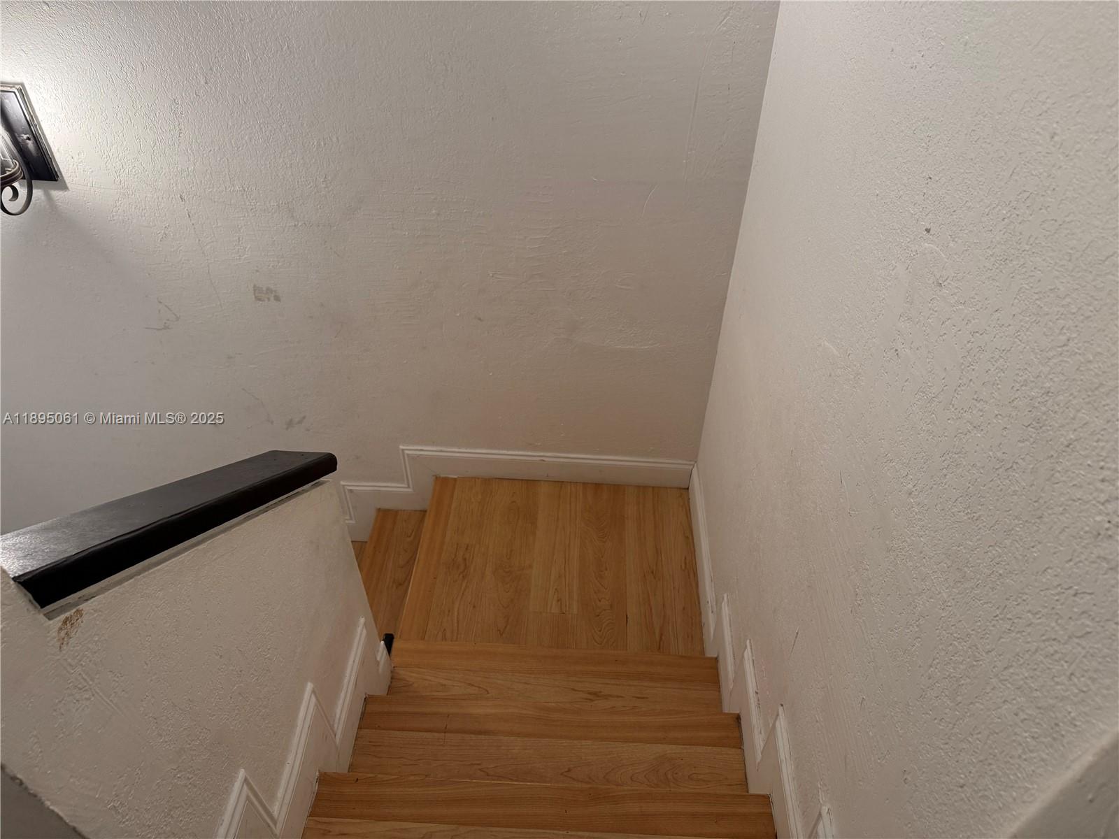 COUNTRY CLUB VILLAS TH CO - Residential