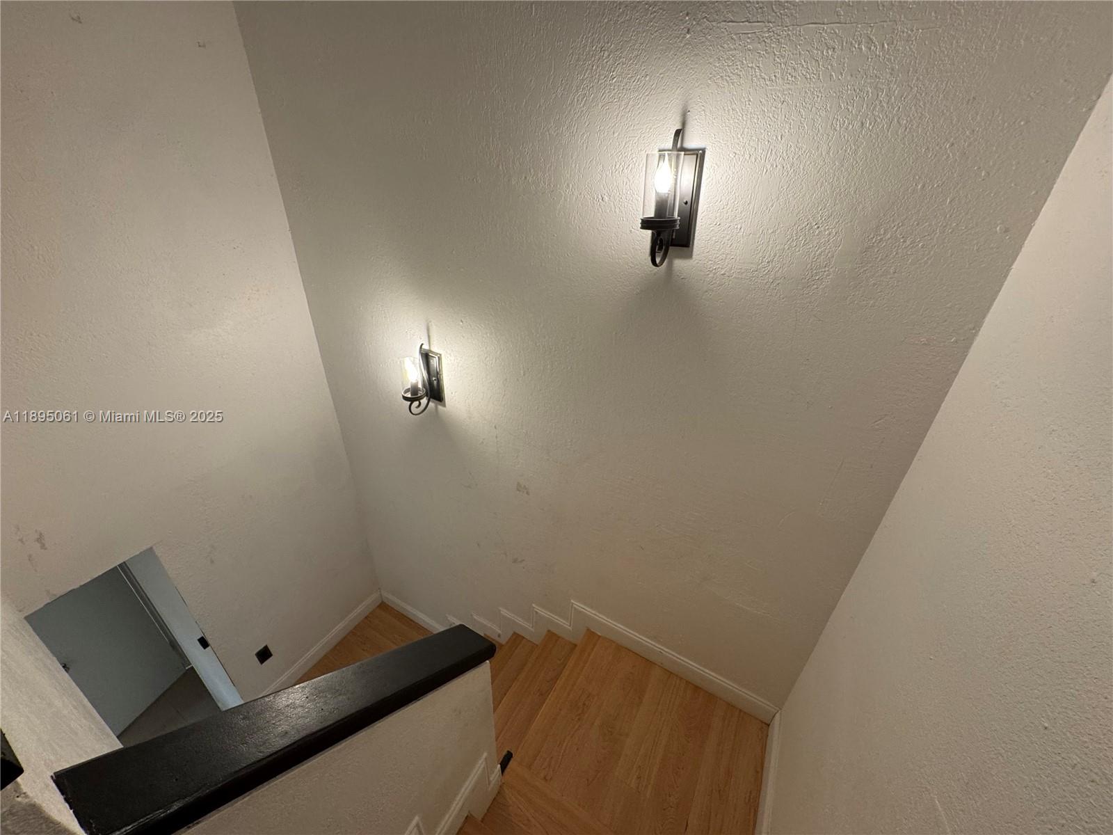 COUNTRY CLUB VILLAS TH CO - Residential