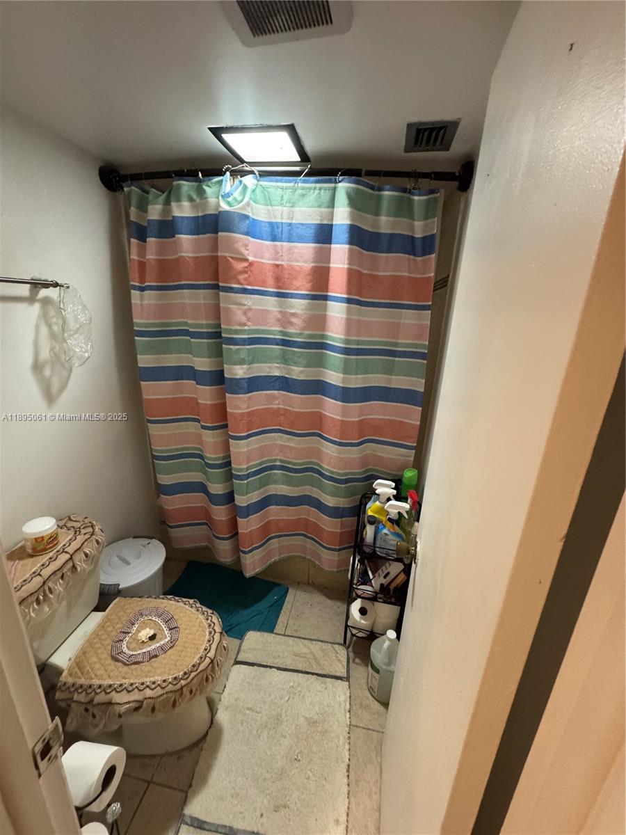 COUNTRY CLUB VILLAS TH CO - Residential