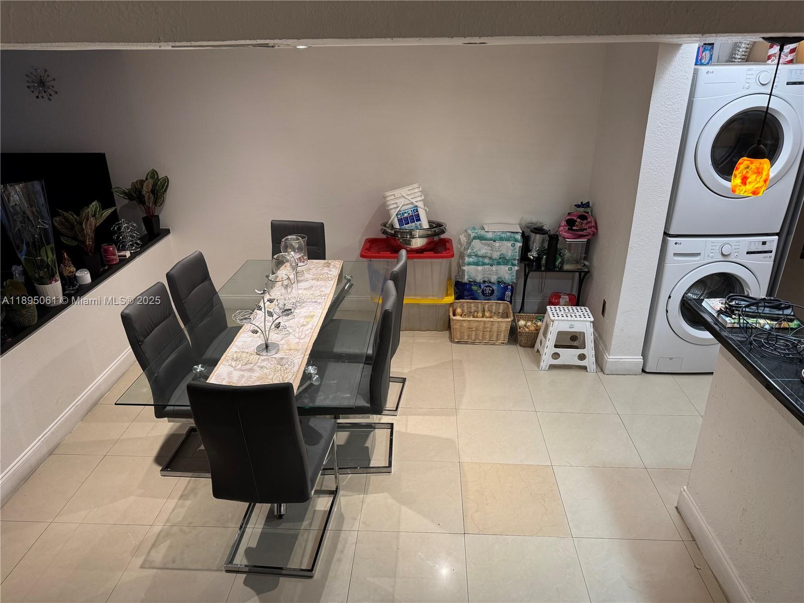 COUNTRY CLUB VILLAS TH CO - Residential