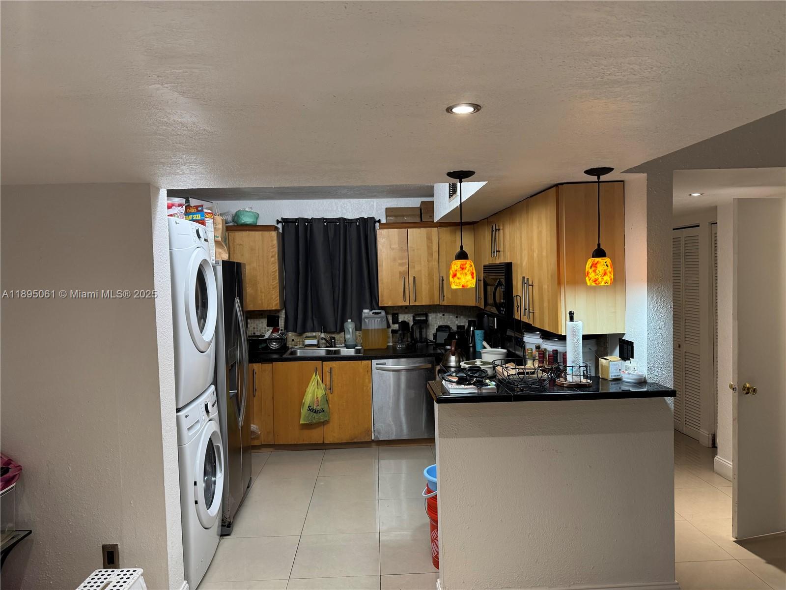 COUNTRY CLUB VILLAS TH CO - Residential