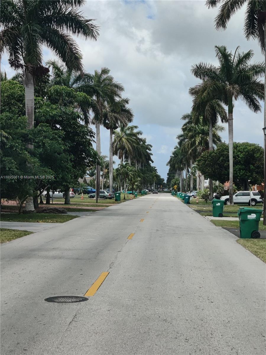 COUNTRY CLUB VILLAS TH CO - Residential