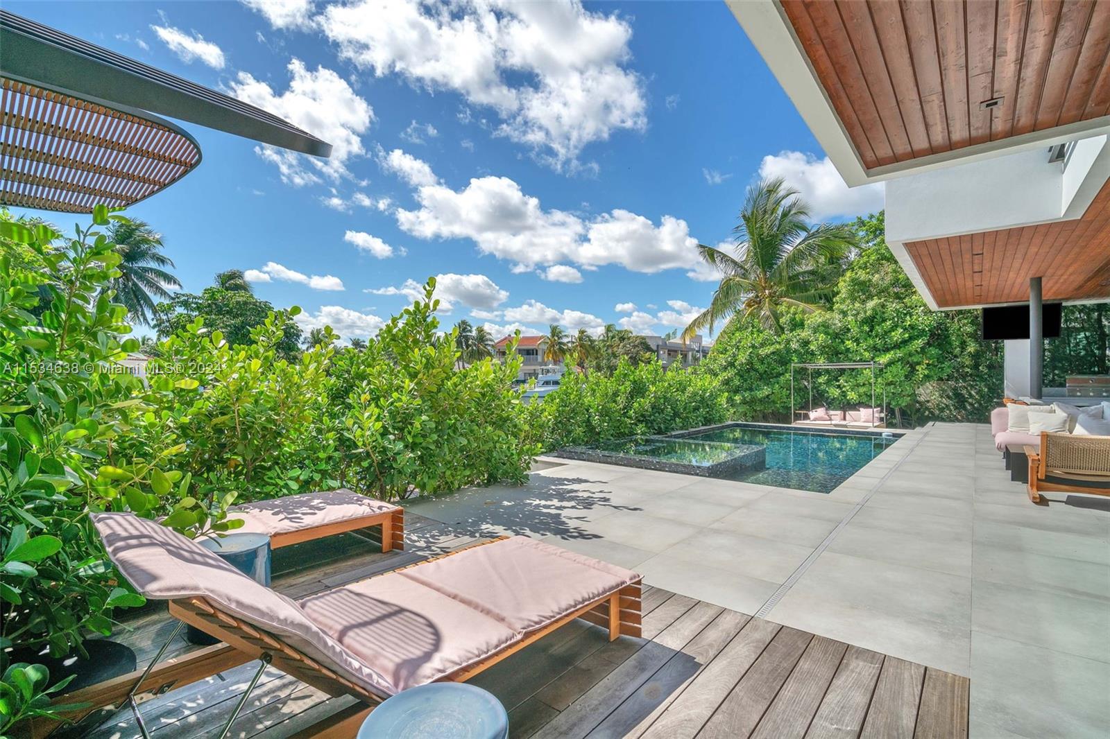 EASTERN SHORES 1ST ADDN - Residential