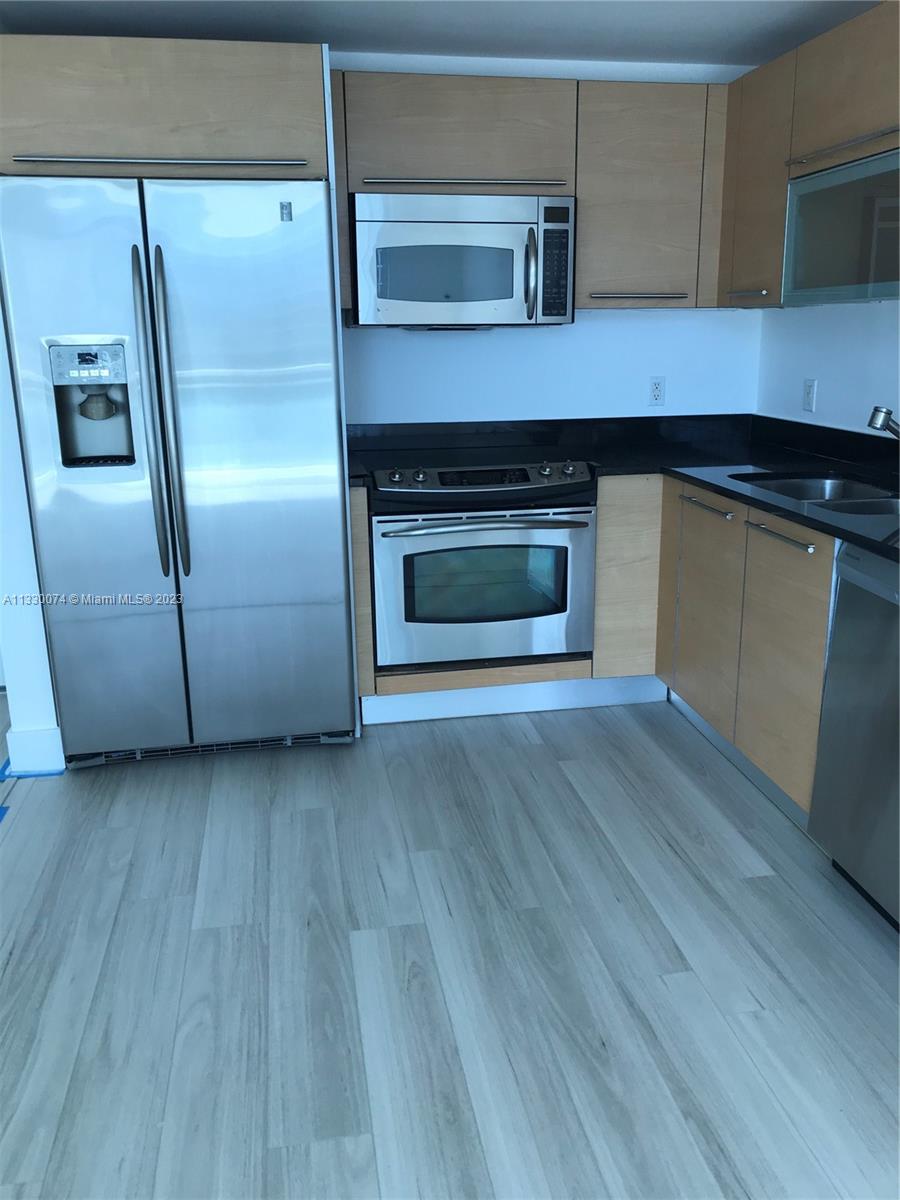 THE PLAZA 851 BRICKELL CO - Residential Lease