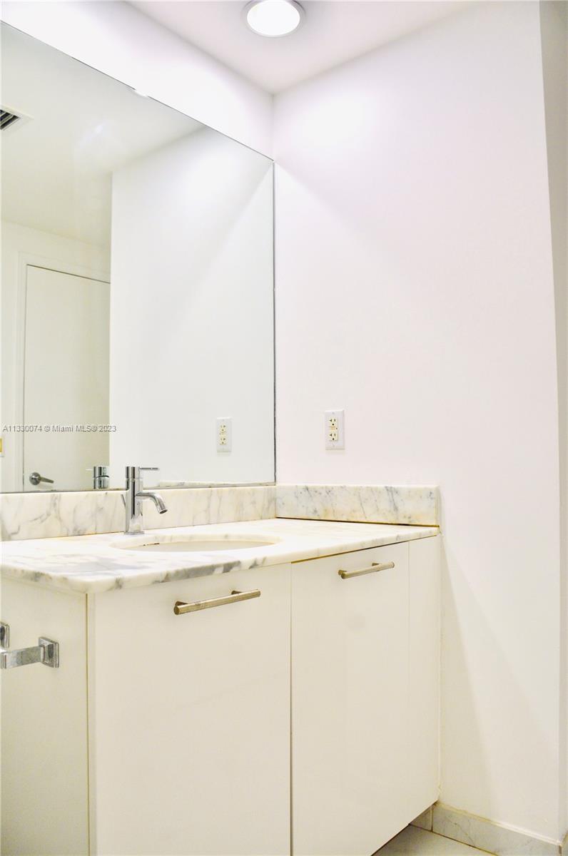 THE PLAZA 851 BRICKELL CO - Residential Lease