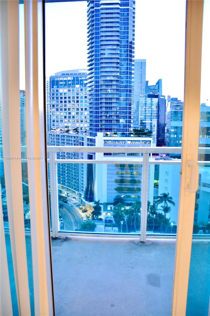 THE PLAZA 851 BRICKELL CO - Residential Lease