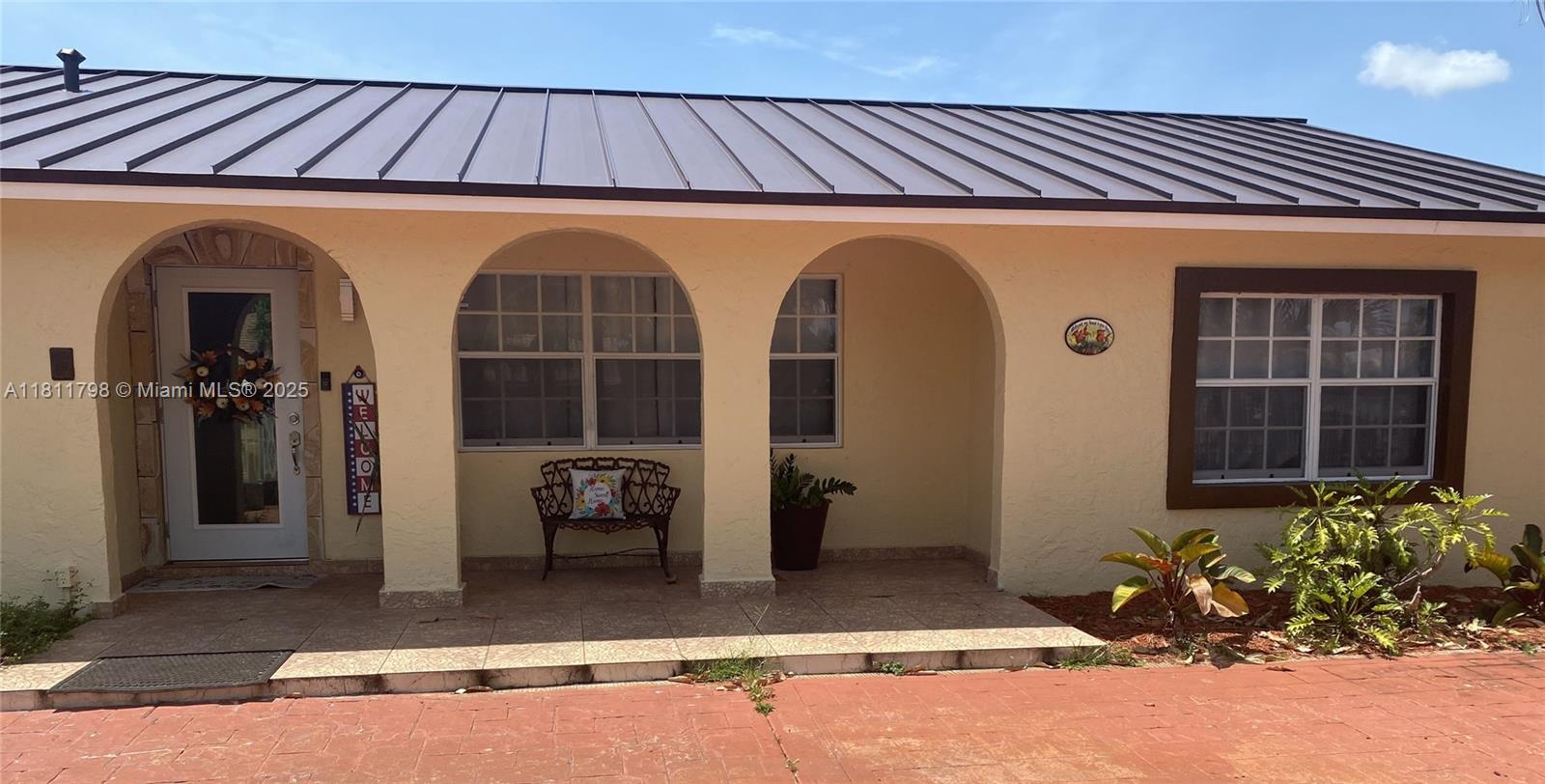 13360 Sw 43rd St, Miami, Broward County, Florida - 3 Bedrooms  
2 Bathrooms - 