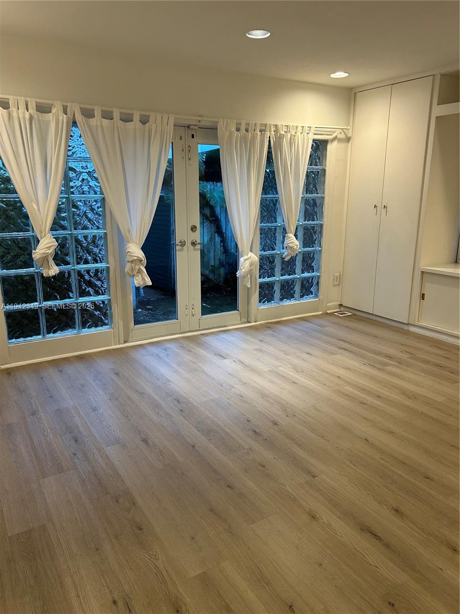 PARK MANOR - Residential