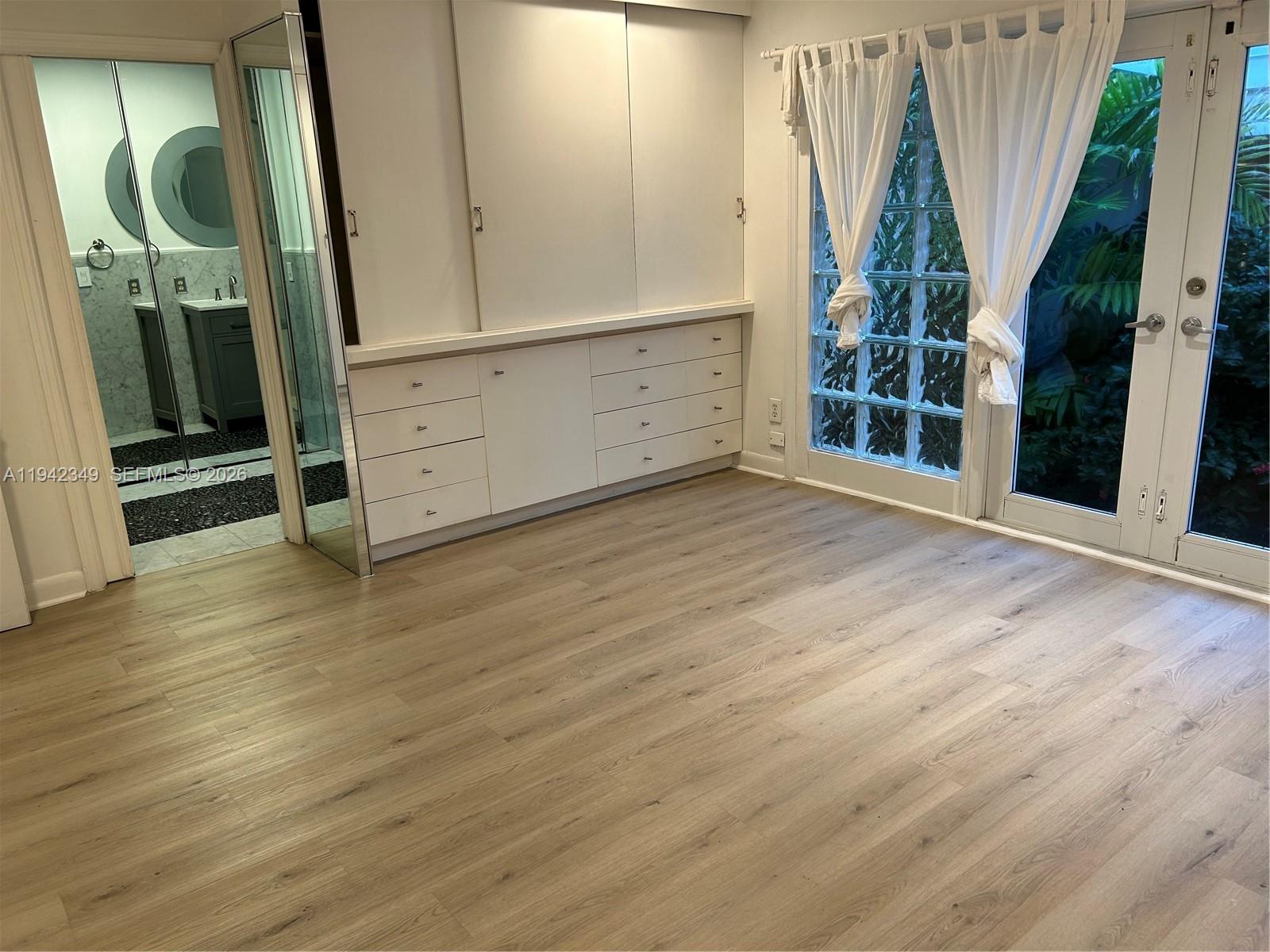 PARK MANOR - Residential