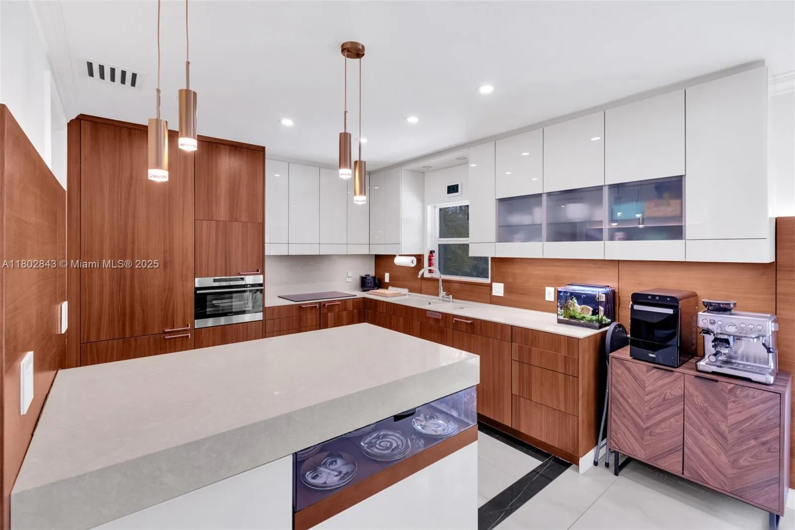 Fort Lauderdale, Florida 33304, United States, 4 Bedrooms Bedrooms, ,3 BathroomsBathrooms,Residential,Active,130112