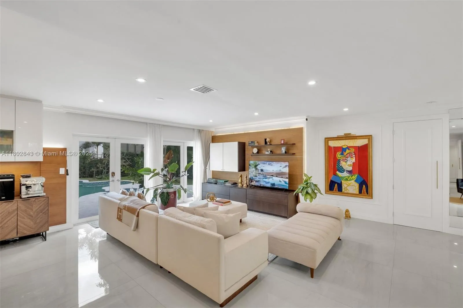 Fort Lauderdale, Florida 33304, United States, 4 Bedrooms Bedrooms, ,3 BathroomsBathrooms,Residential,Active,130112