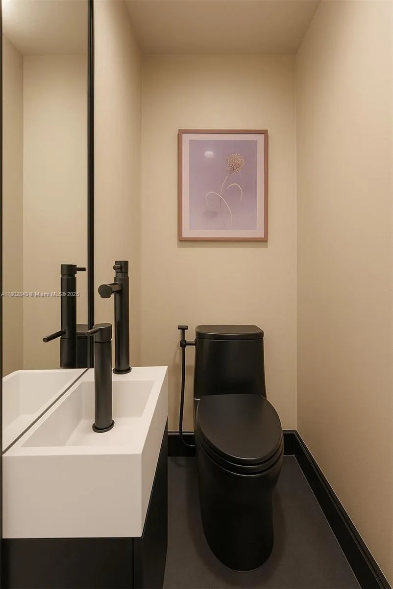 Fort Lauderdale, Florida 33304, United States, 4 Bedrooms Bedrooms, ,3 BathroomsBathrooms,Residential,Active,130112