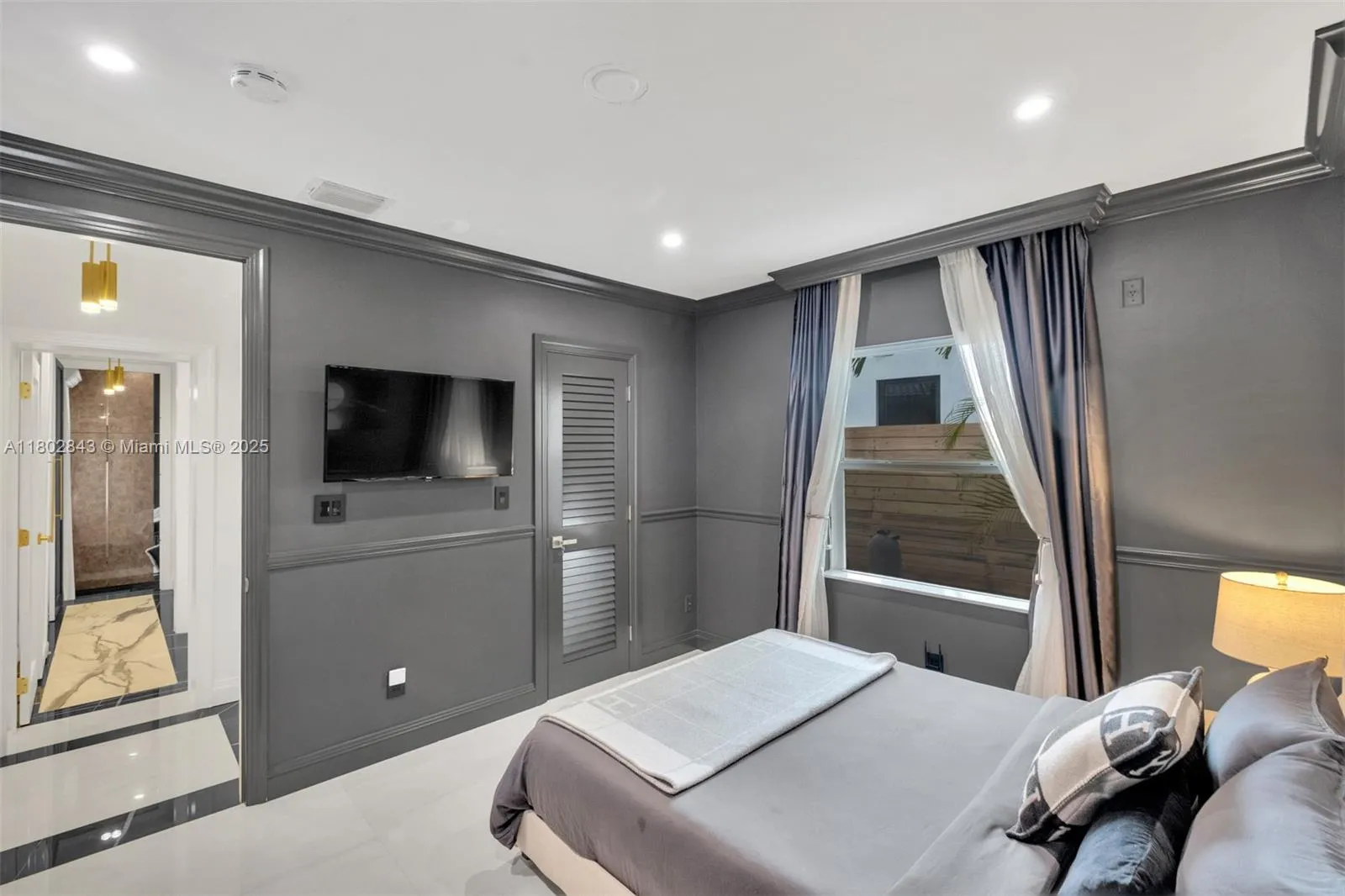 Fort Lauderdale, Florida 33304, United States, 4 Bedrooms Bedrooms, ,3 BathroomsBathrooms,Residential,Active,130112