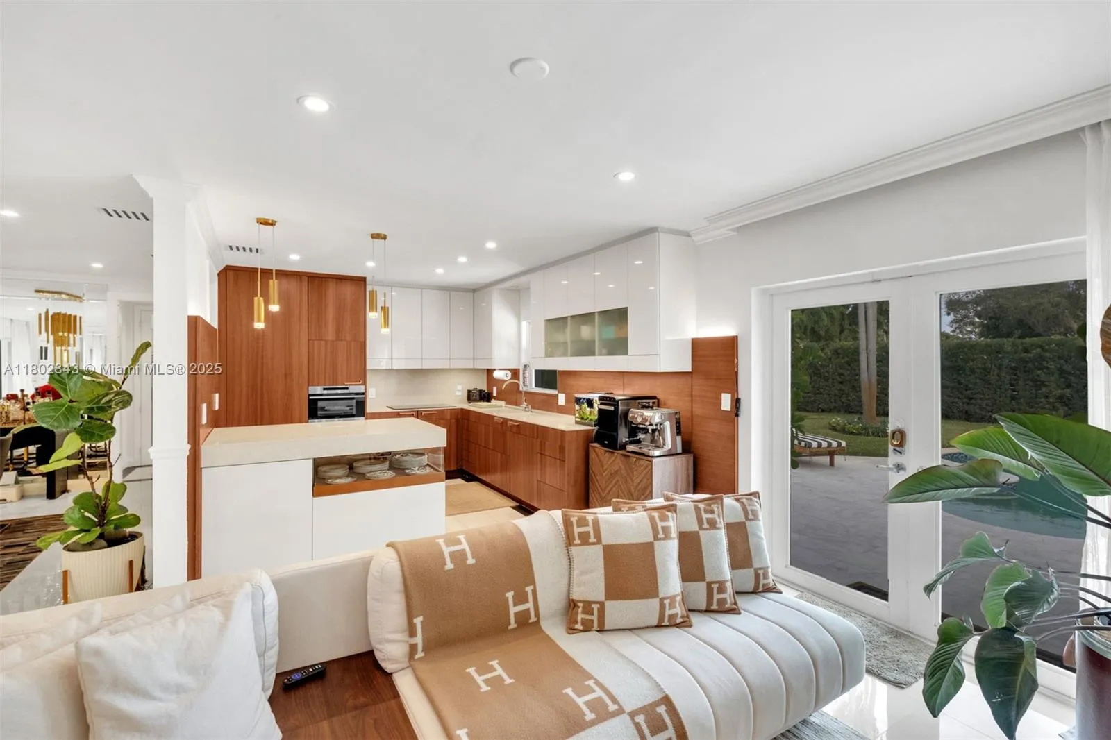 Fort Lauderdale, Florida 33304, United States, 4 Bedrooms Bedrooms, ,3 BathroomsBathrooms,Residential,Active,130112