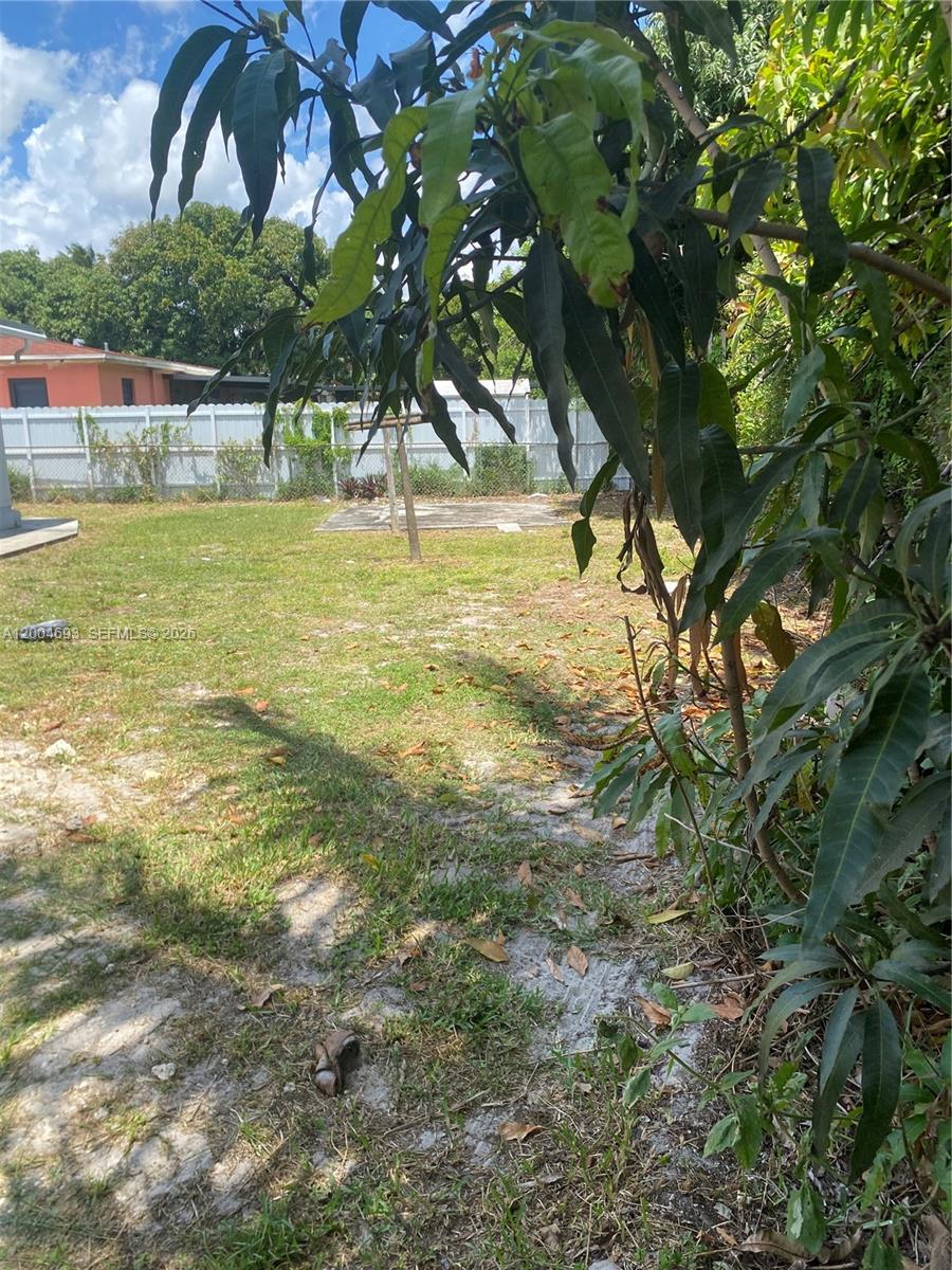 BISCAYNE GARDENS SEC F PT - Residential Lease