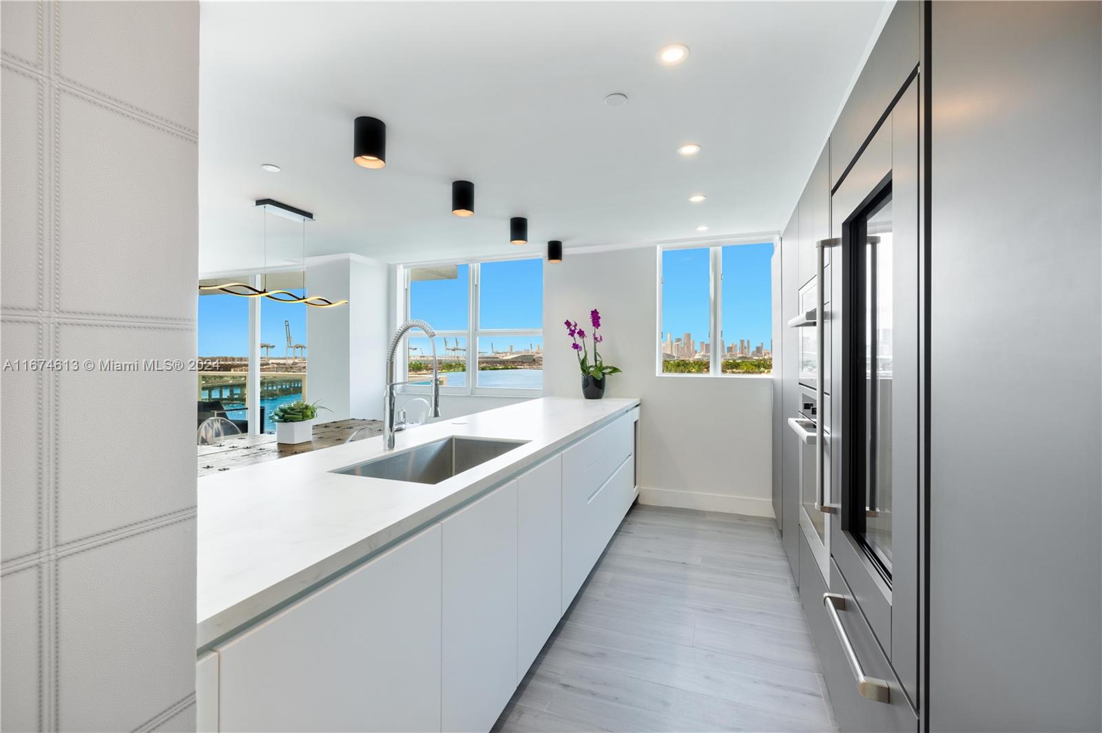 650 West Ave 1101