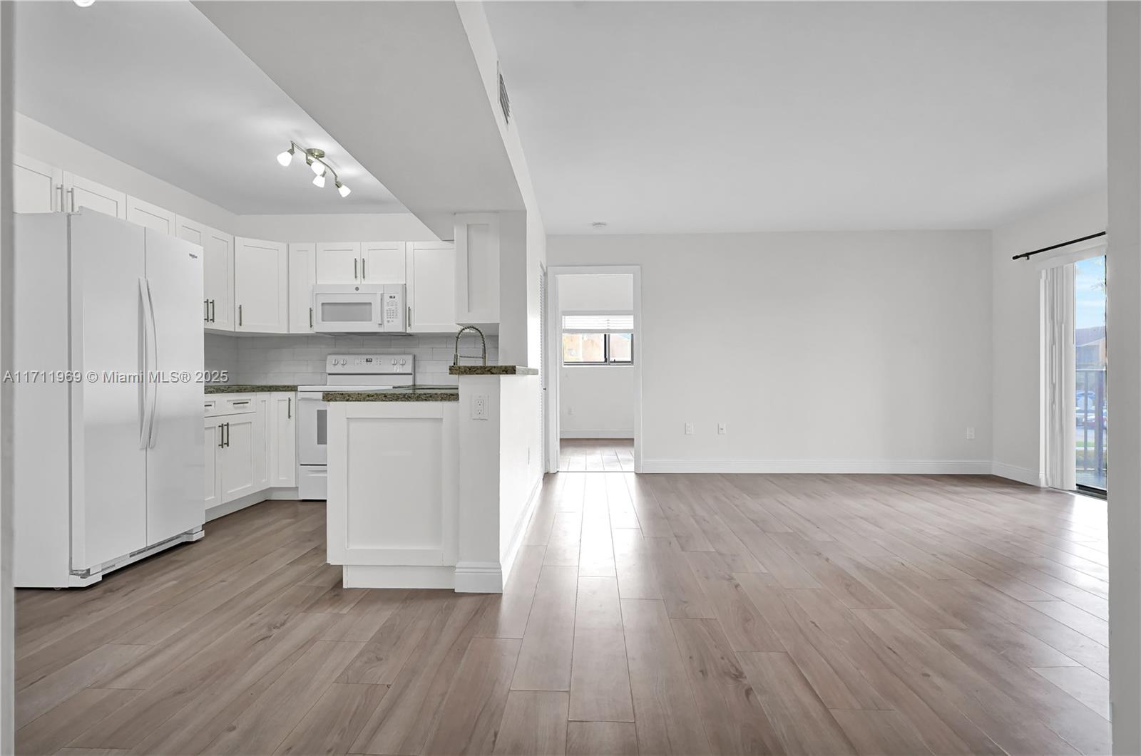 200 W Palm Cir W 203