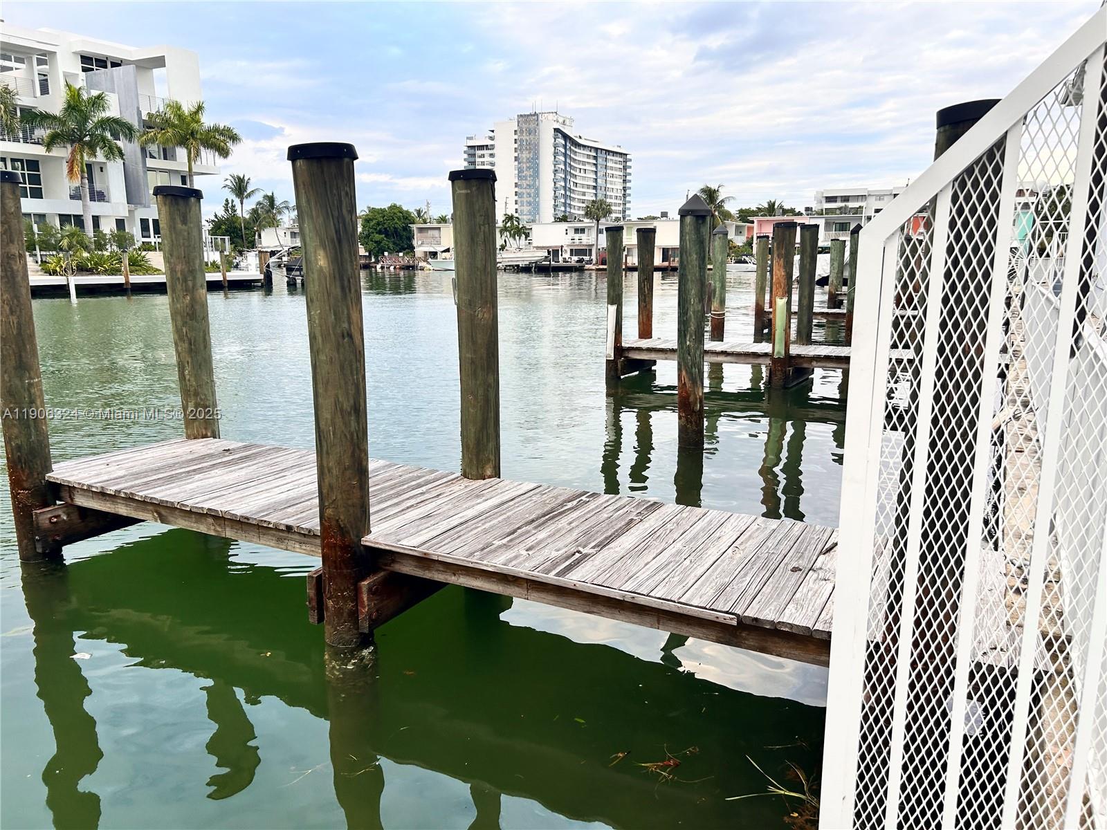 ISLAND POINT SOUTH CONDO - Residential