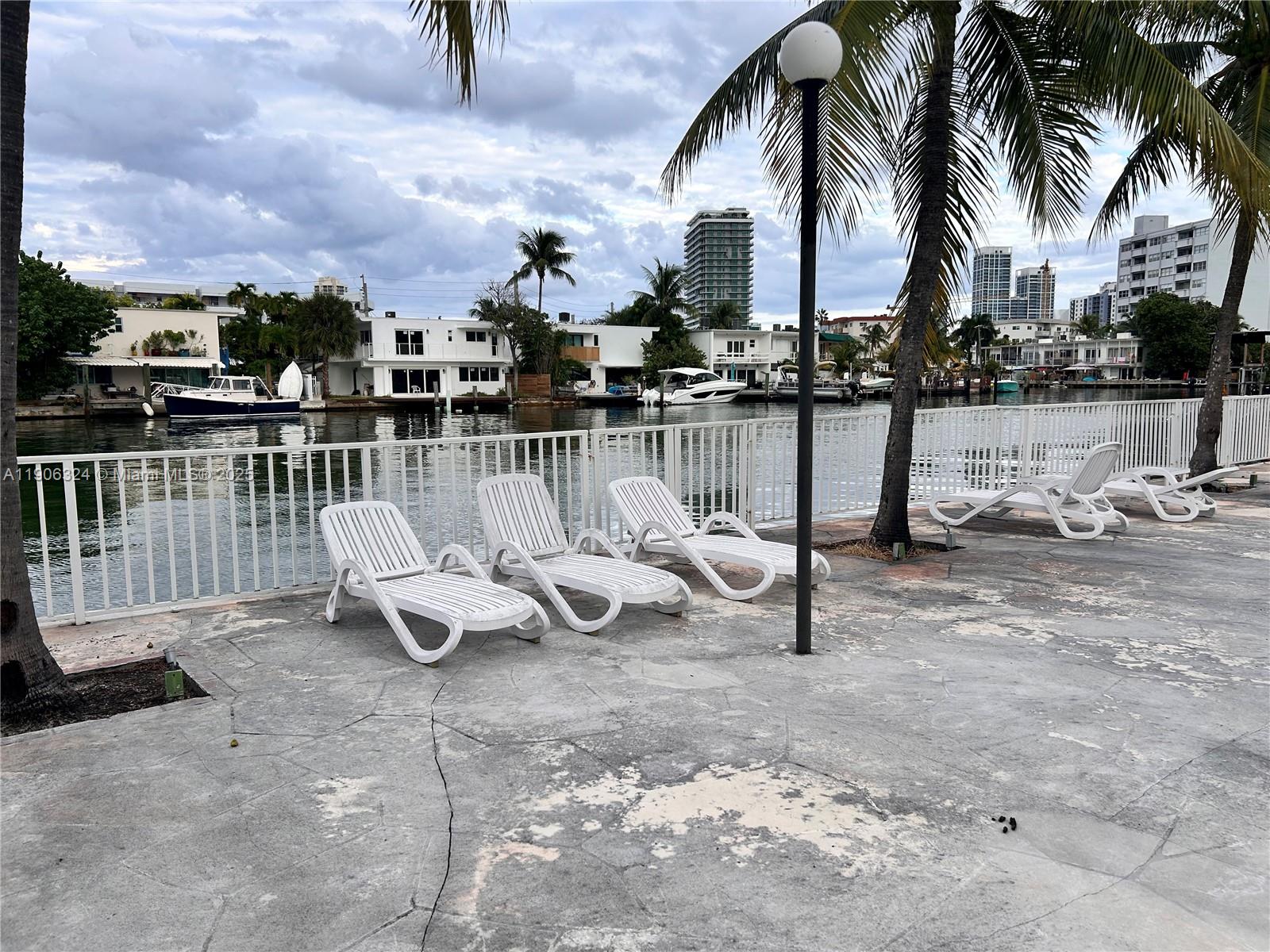 ISLAND POINT SOUTH CONDO - Residential