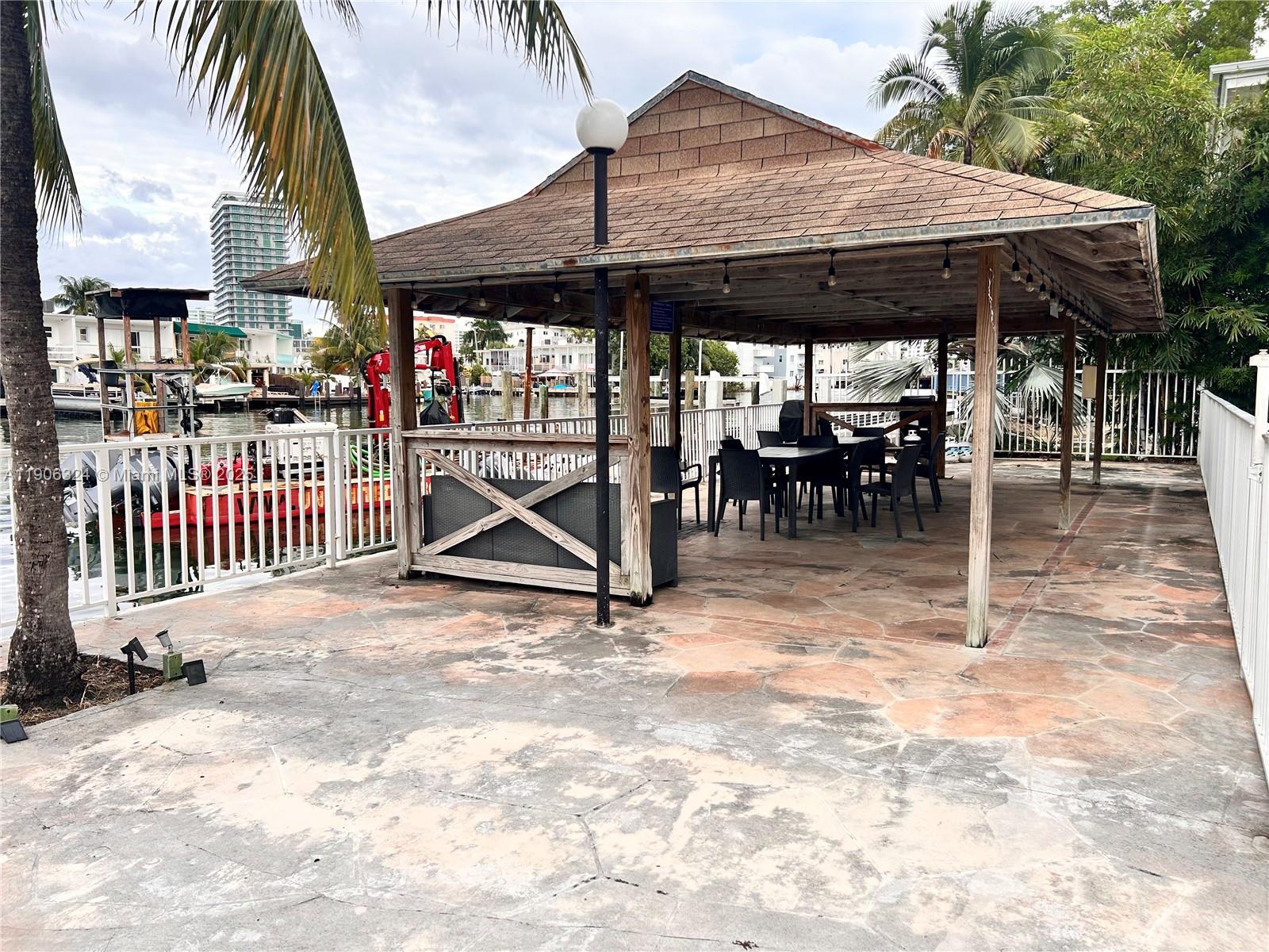 ISLAND POINT SOUTH CONDO - Residential