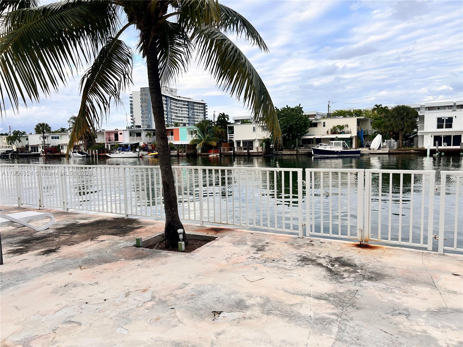 ISLAND POINT SOUTH CONDO - Residential